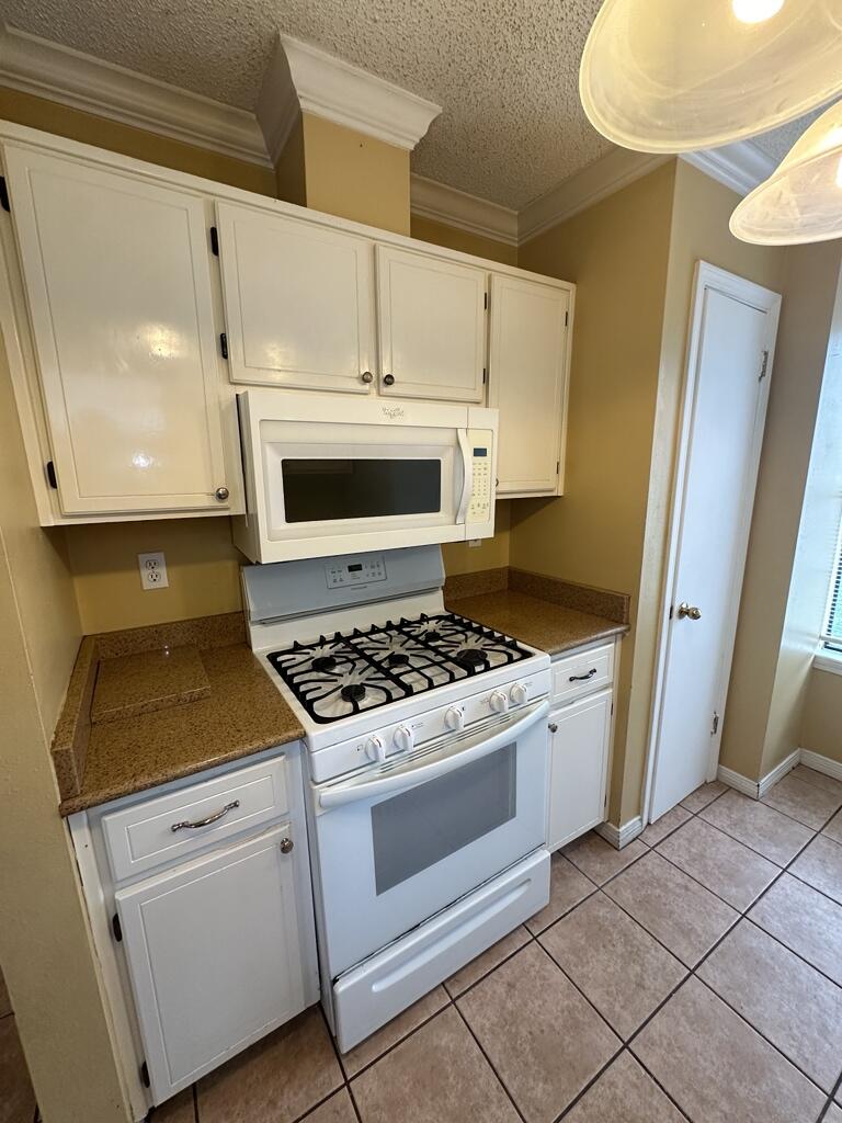 LIVE OAK MANORS - Residential Lease