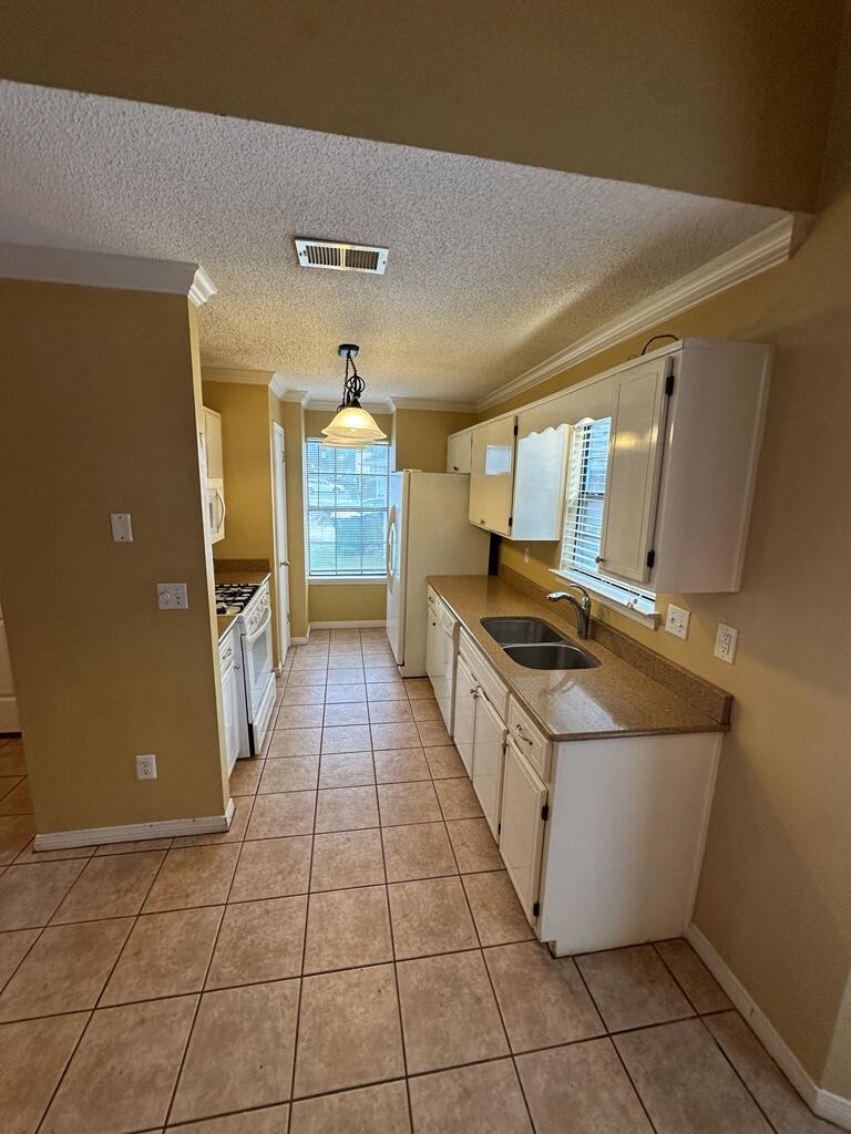 LIVE OAK MANORS - Residential Lease