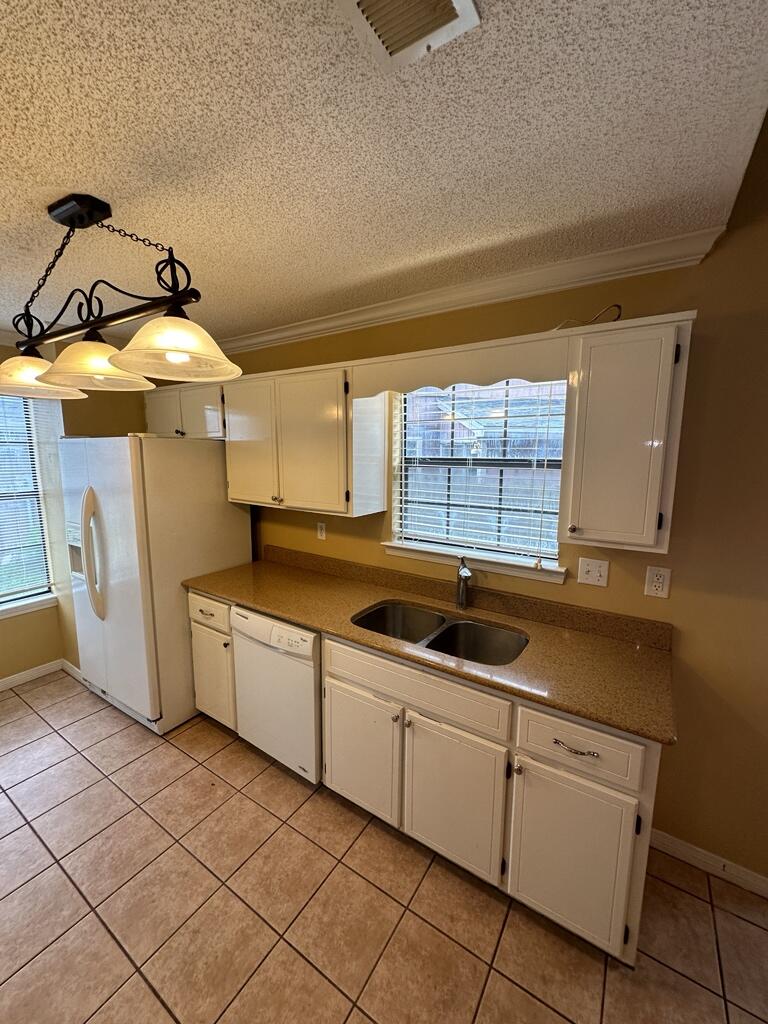 LIVE OAK MANORS - Residential Lease