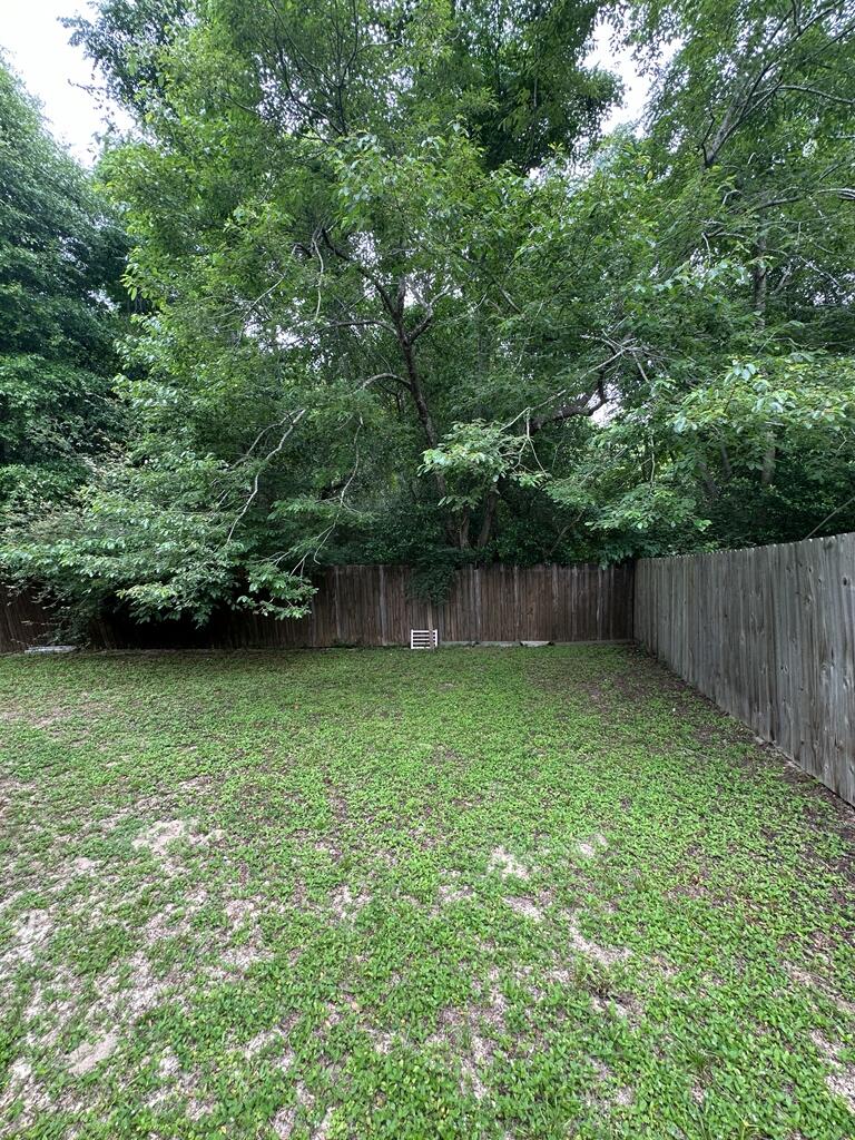 LIVE OAK MANORS - Residential Lease
