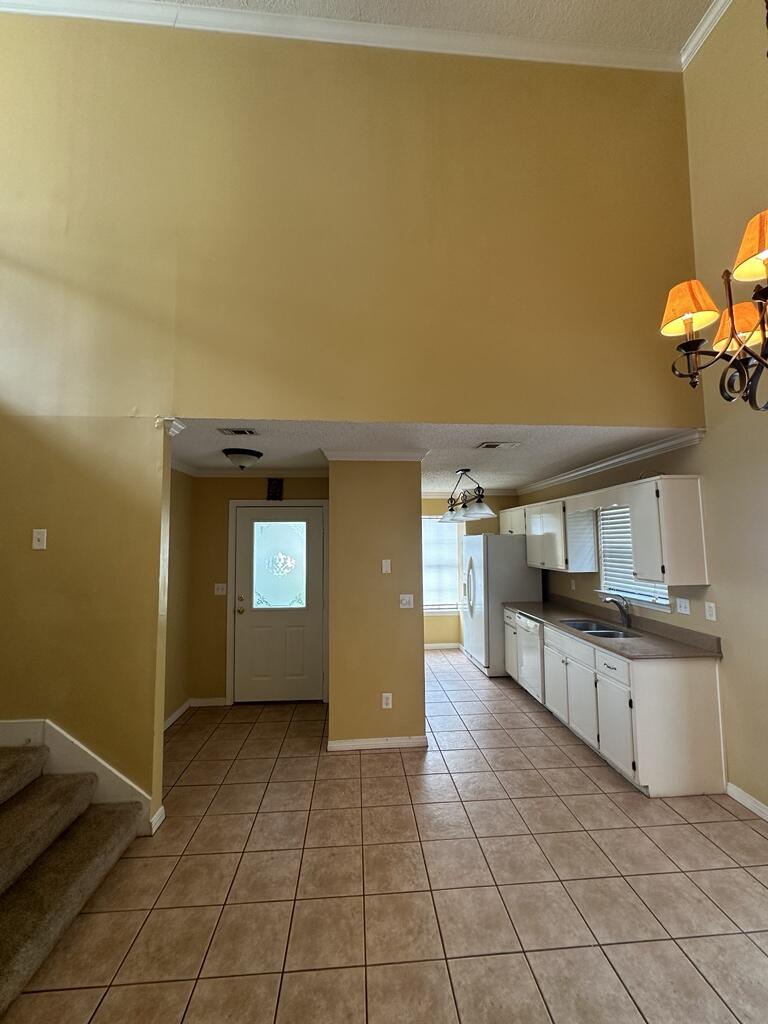 LIVE OAK MANORS - Residential Lease
