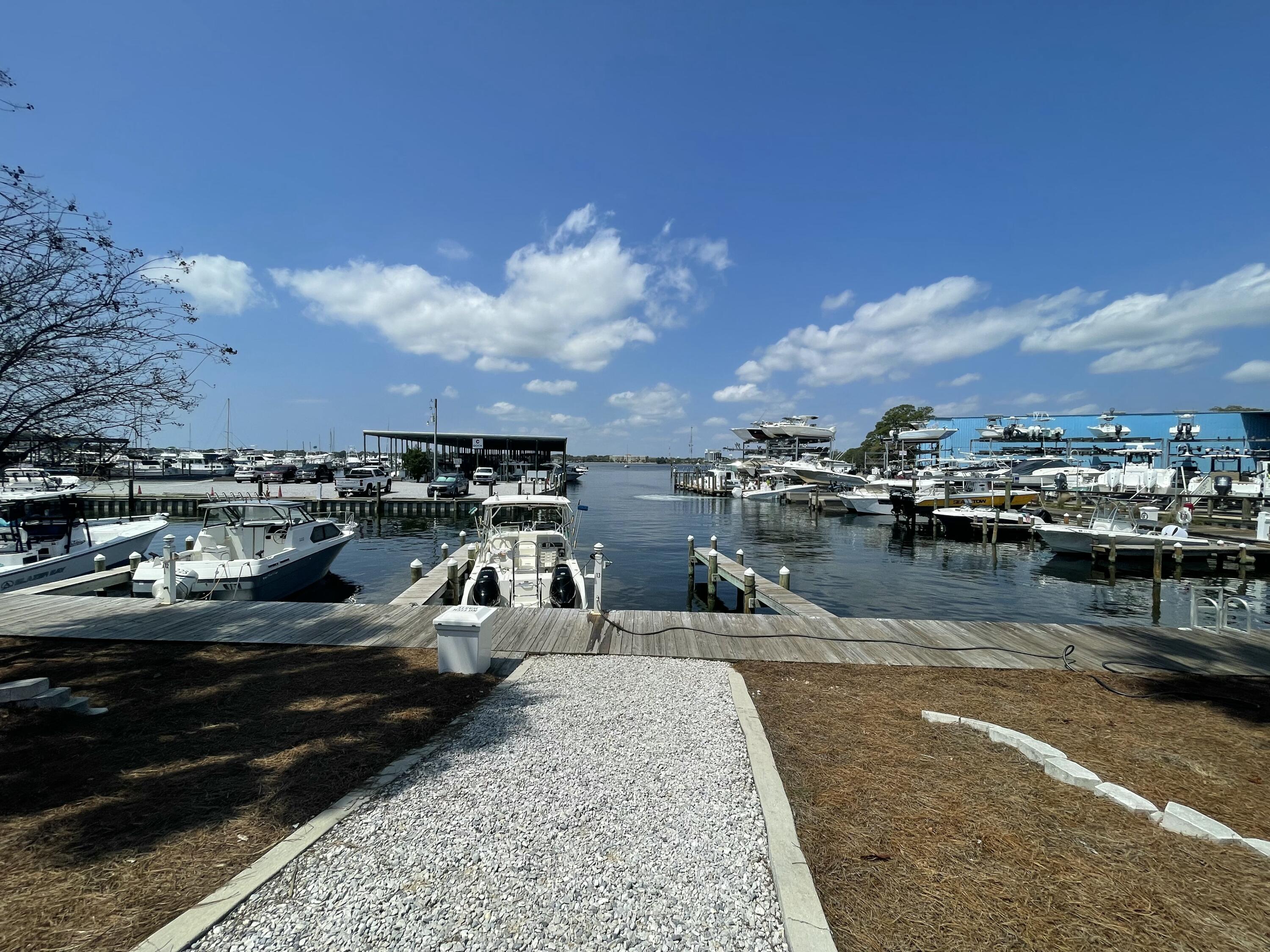 FINISTERRA CONDO - Residential