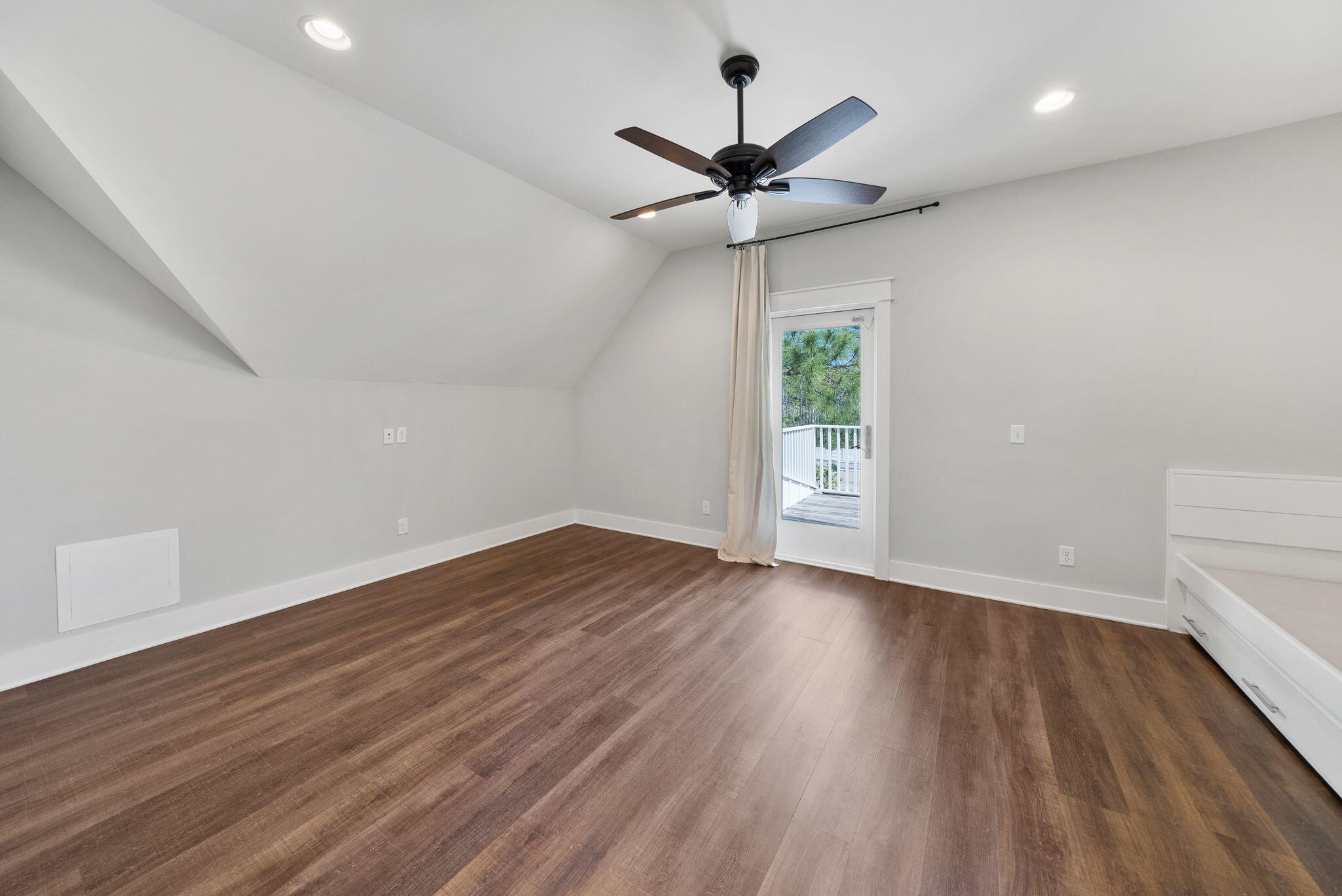 CESSNA LANDING - Residential