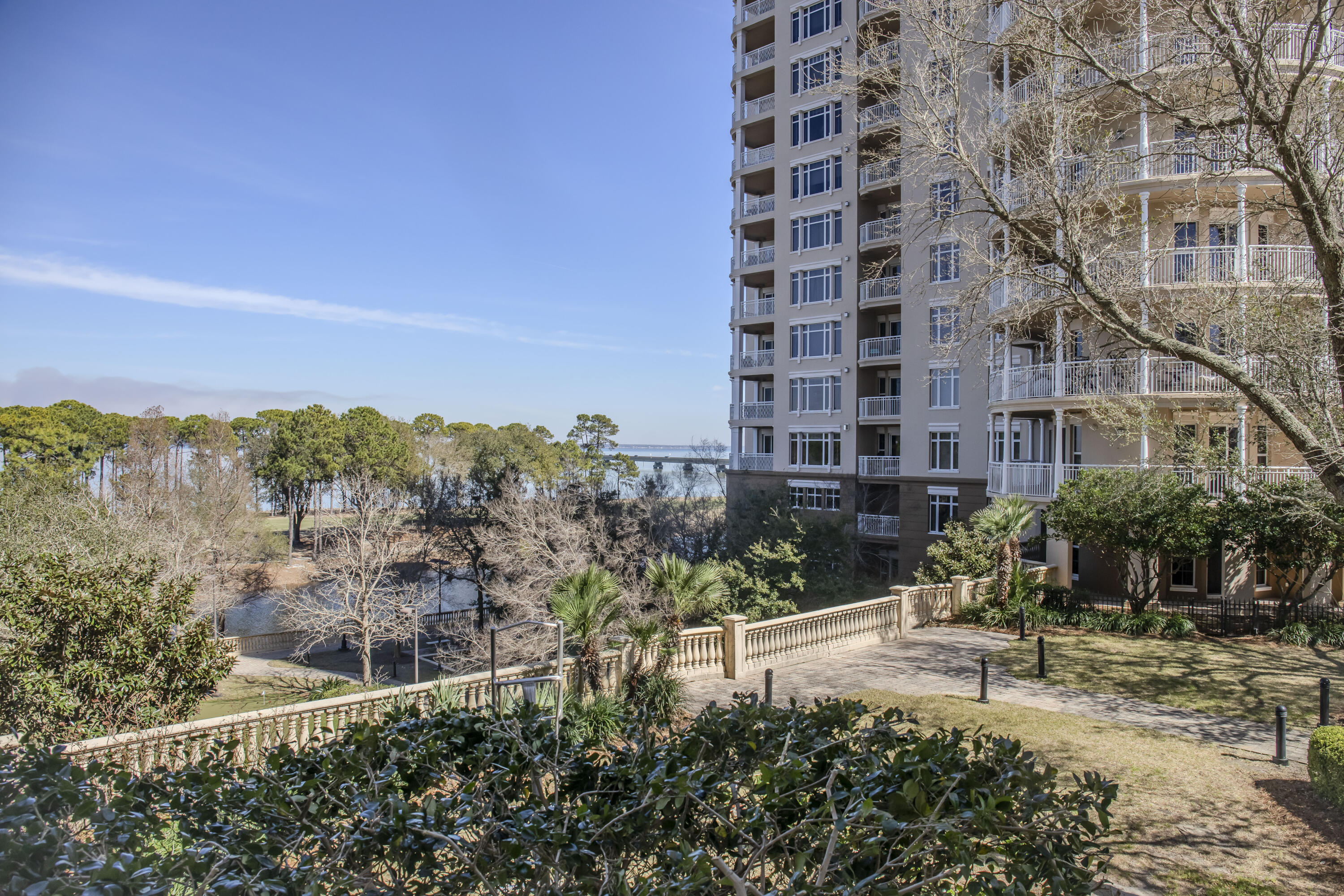 ONE WATER PLACE - Residential