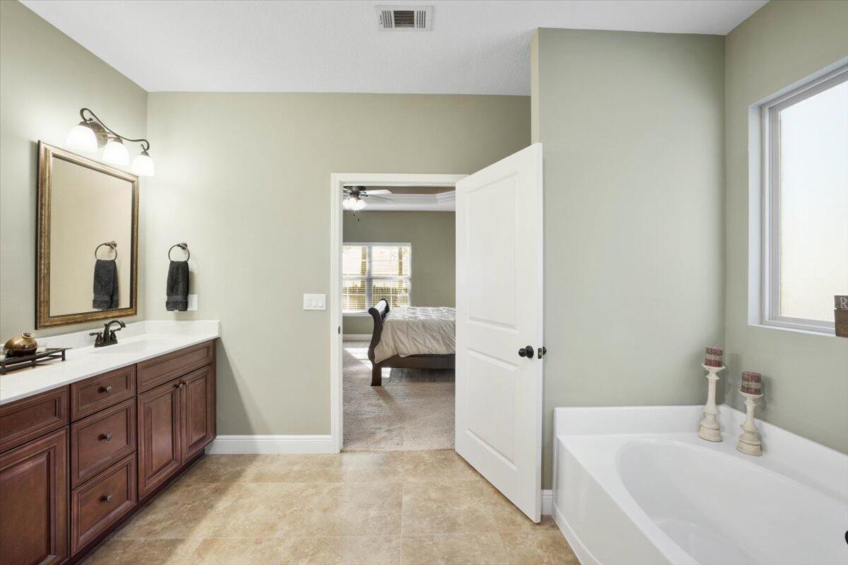 OAKRIDGE PLACE S/D LOT 2 - Residential