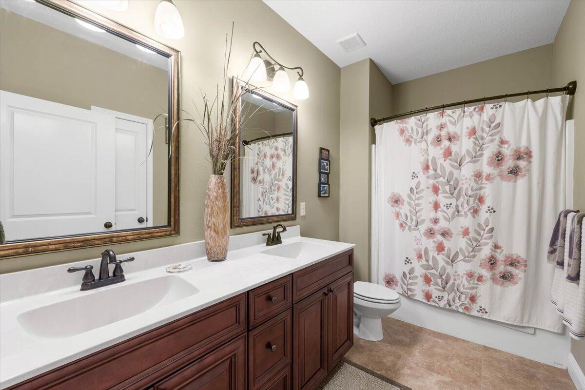 OAKRIDGE PLACE S/D LOT 2 - Residential