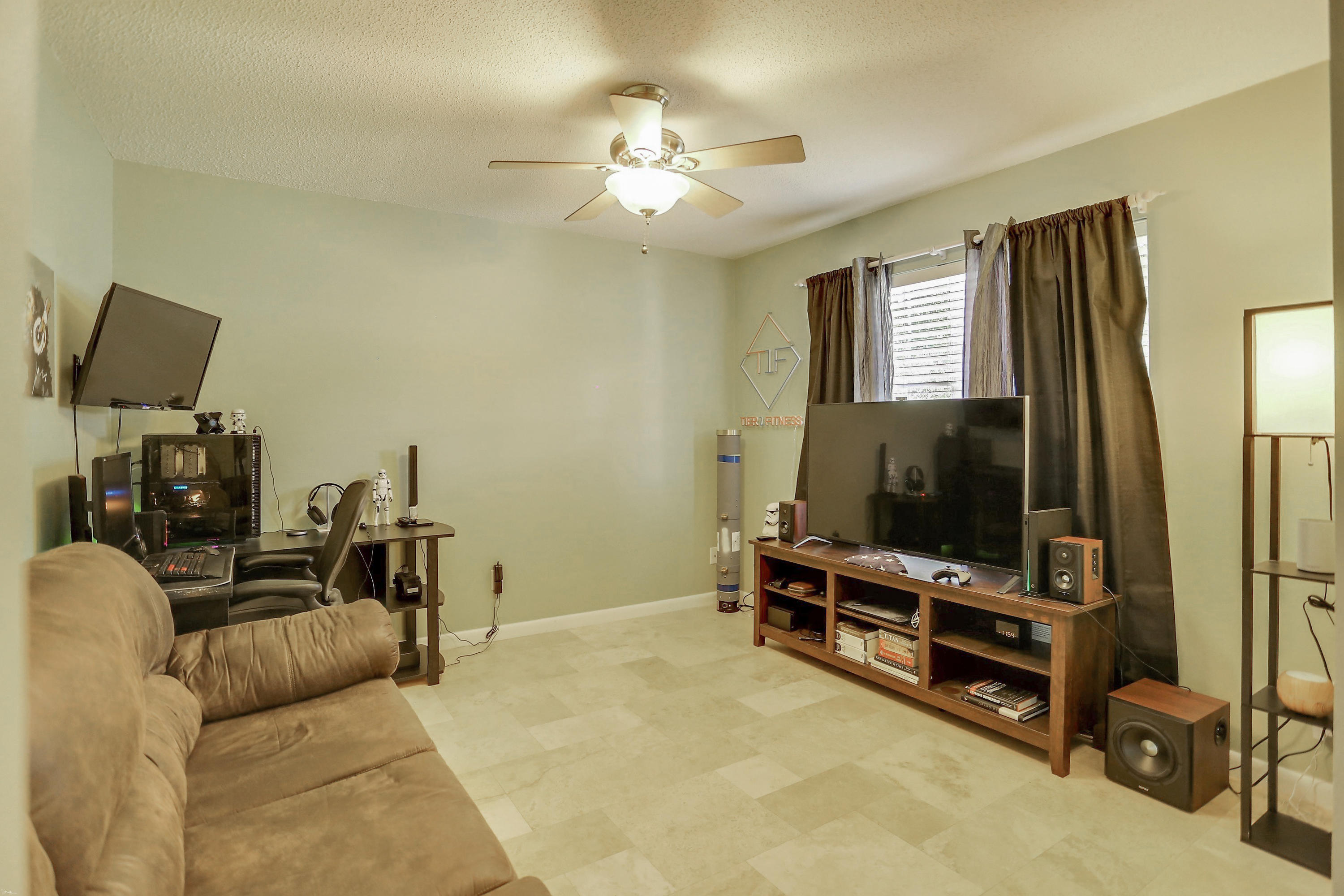 COUNTRYVIEW ESTATES 8TH ADDN - Residential