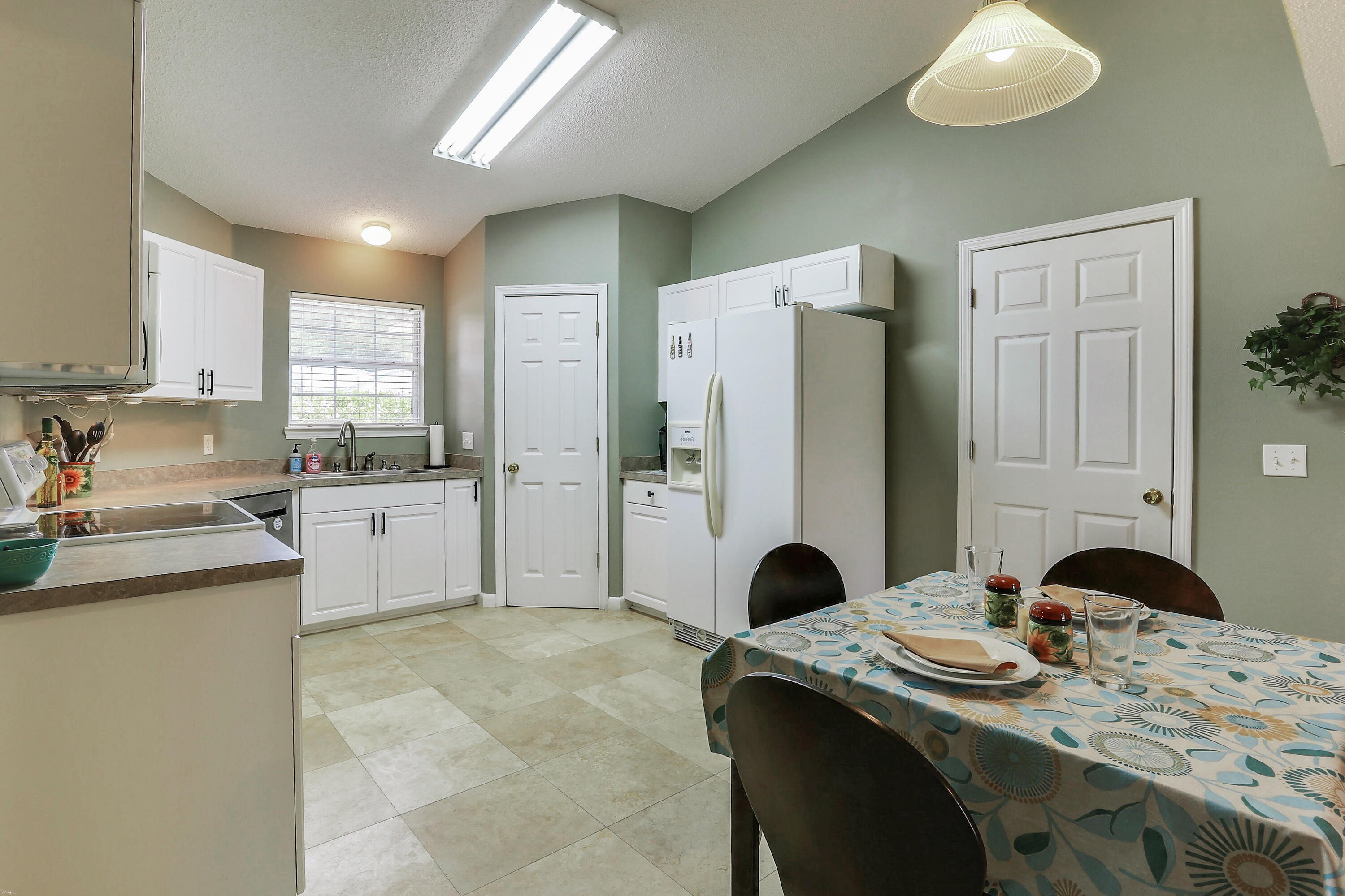 COUNTRYVIEW ESTATES 8TH ADDN - Residential