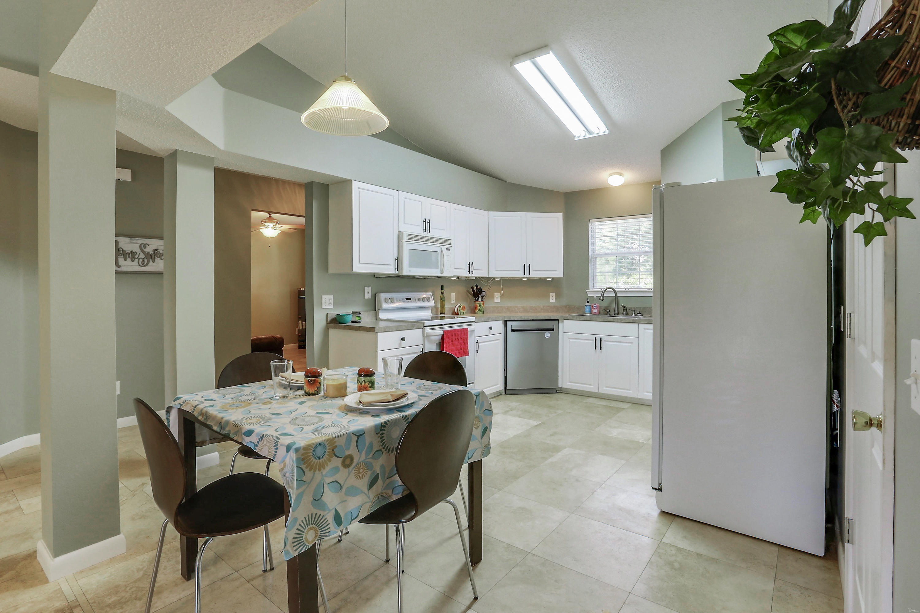 COUNTRYVIEW ESTATES 8TH ADDN - Residential