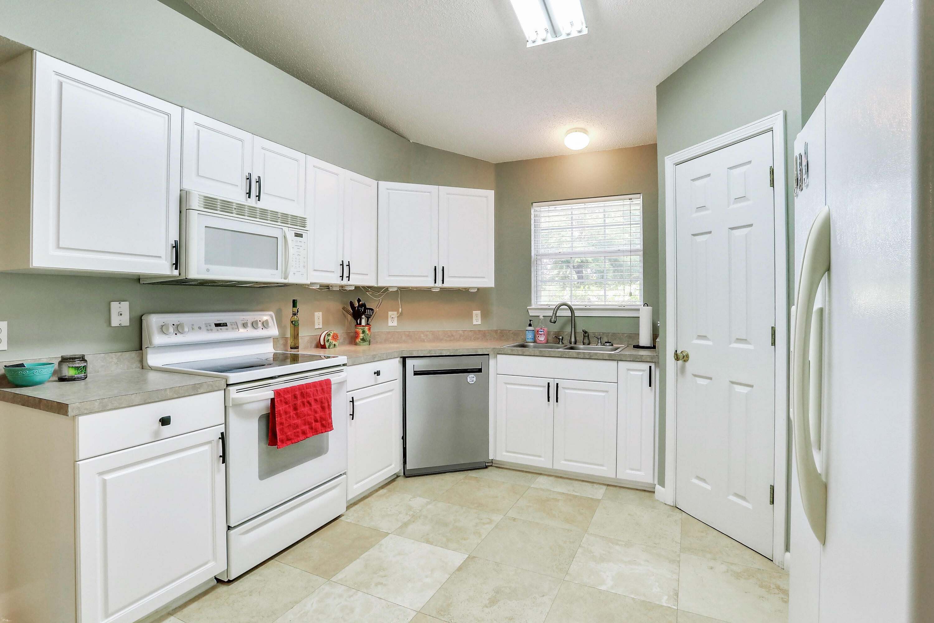 COUNTRYVIEW ESTATES 8TH ADDN - Residential