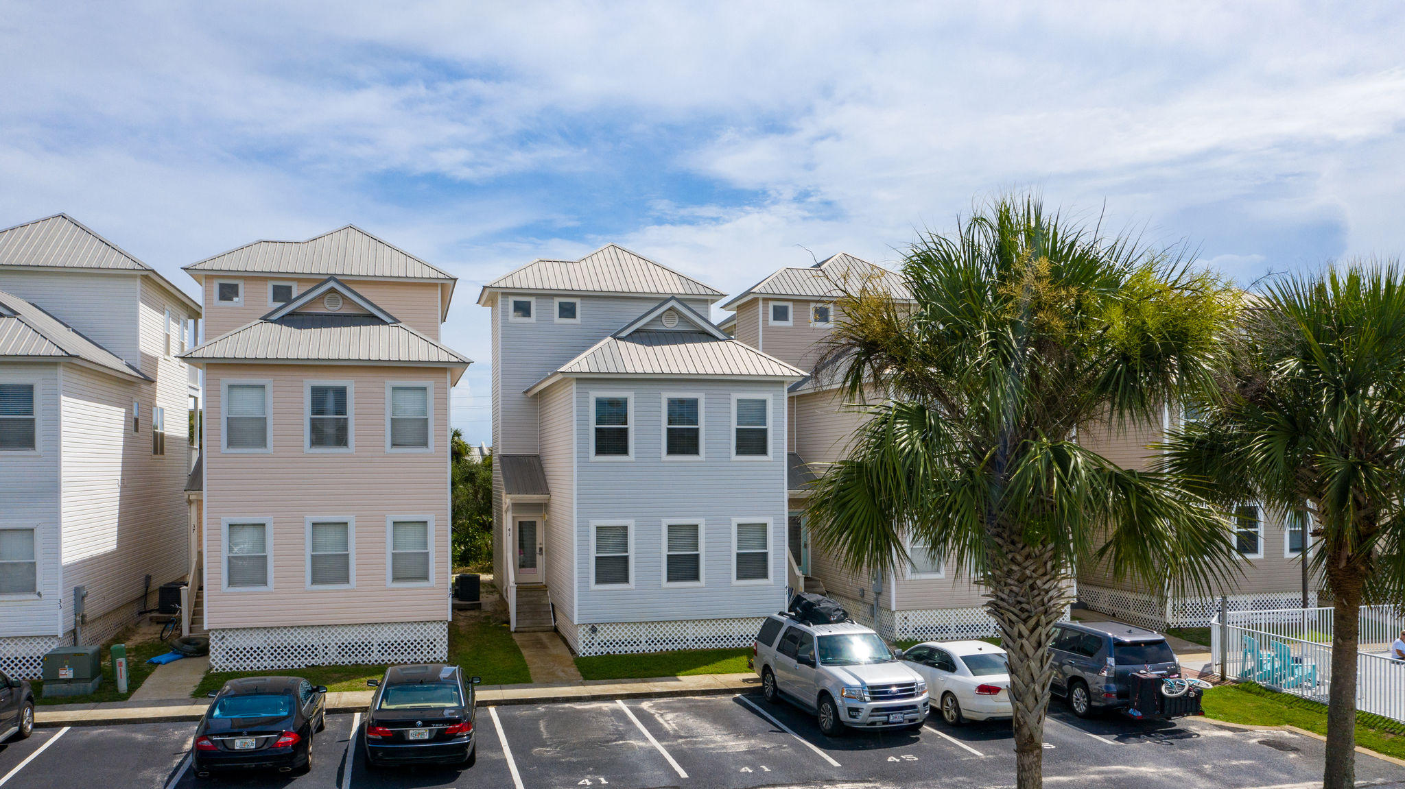 SEABREEZE COTTAGES - Residential