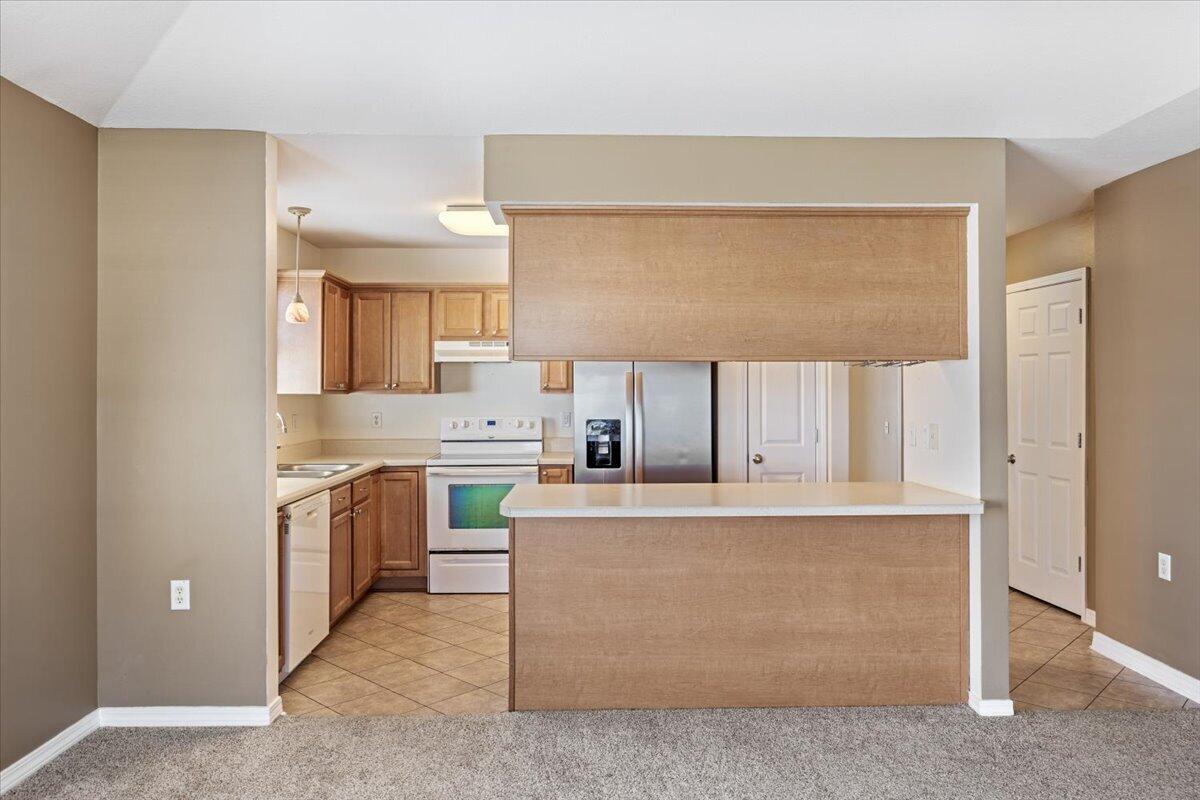 SHADOW LAKES - Residential