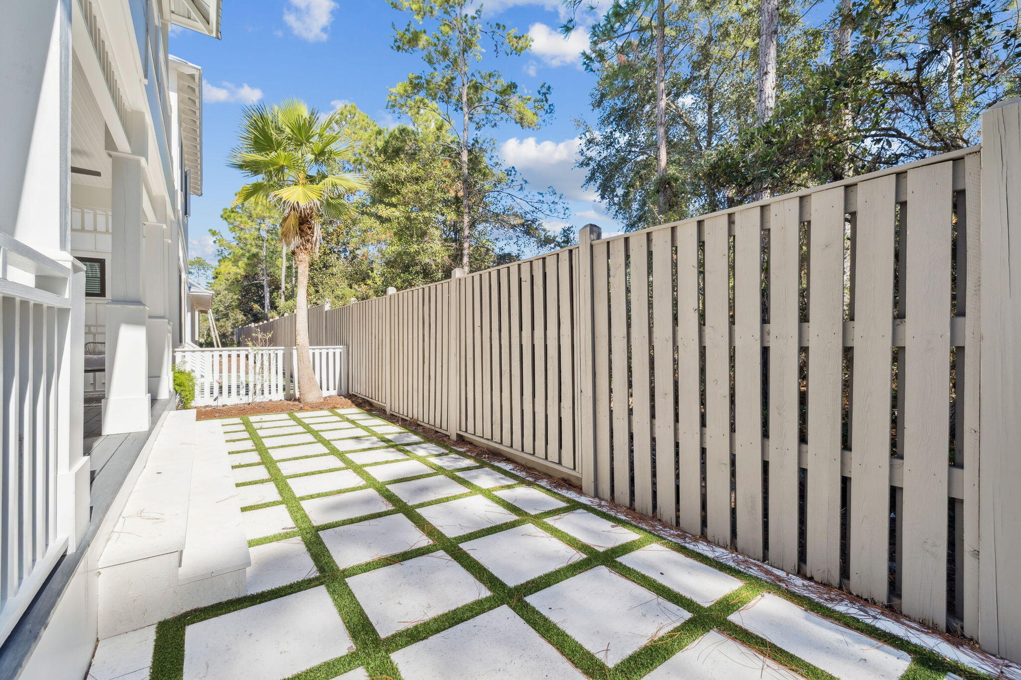COTTAGES AT EASTERN LAKE - Residential