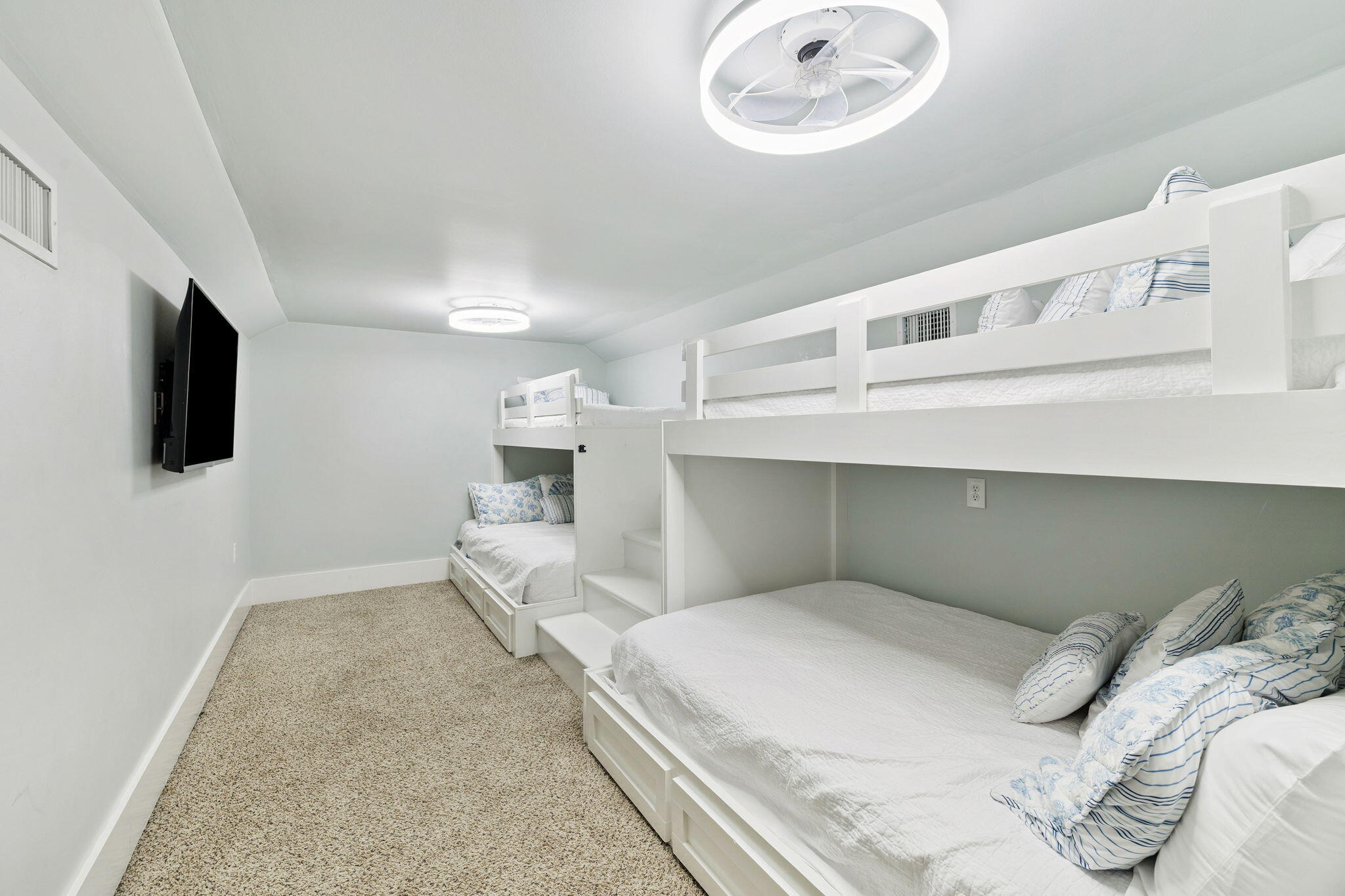 COTTAGES AT EASTERN LAKE - Residential