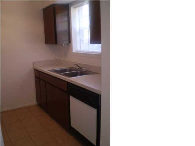 COUNTRY CLUB CONDO - Residential Lease