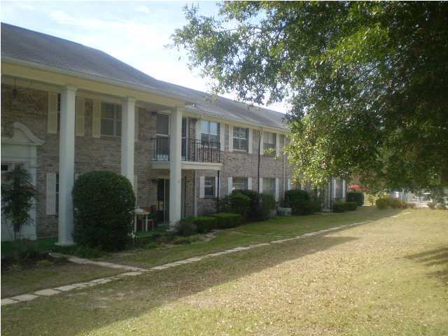 COUNTRY CLUB CONDO - Residential Lease