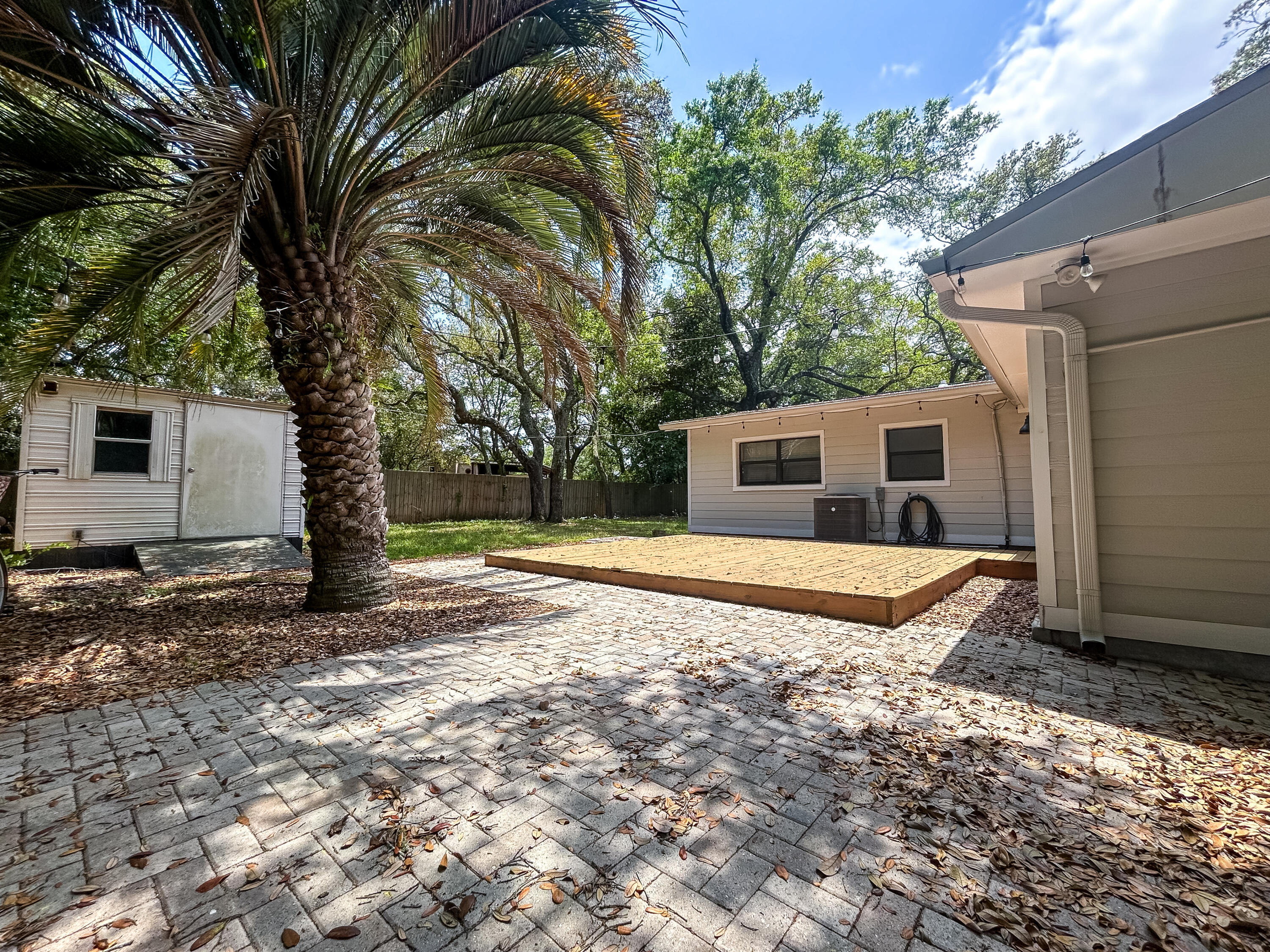 ELLIOTTS POINT 10TH ADDN - Residential Lease