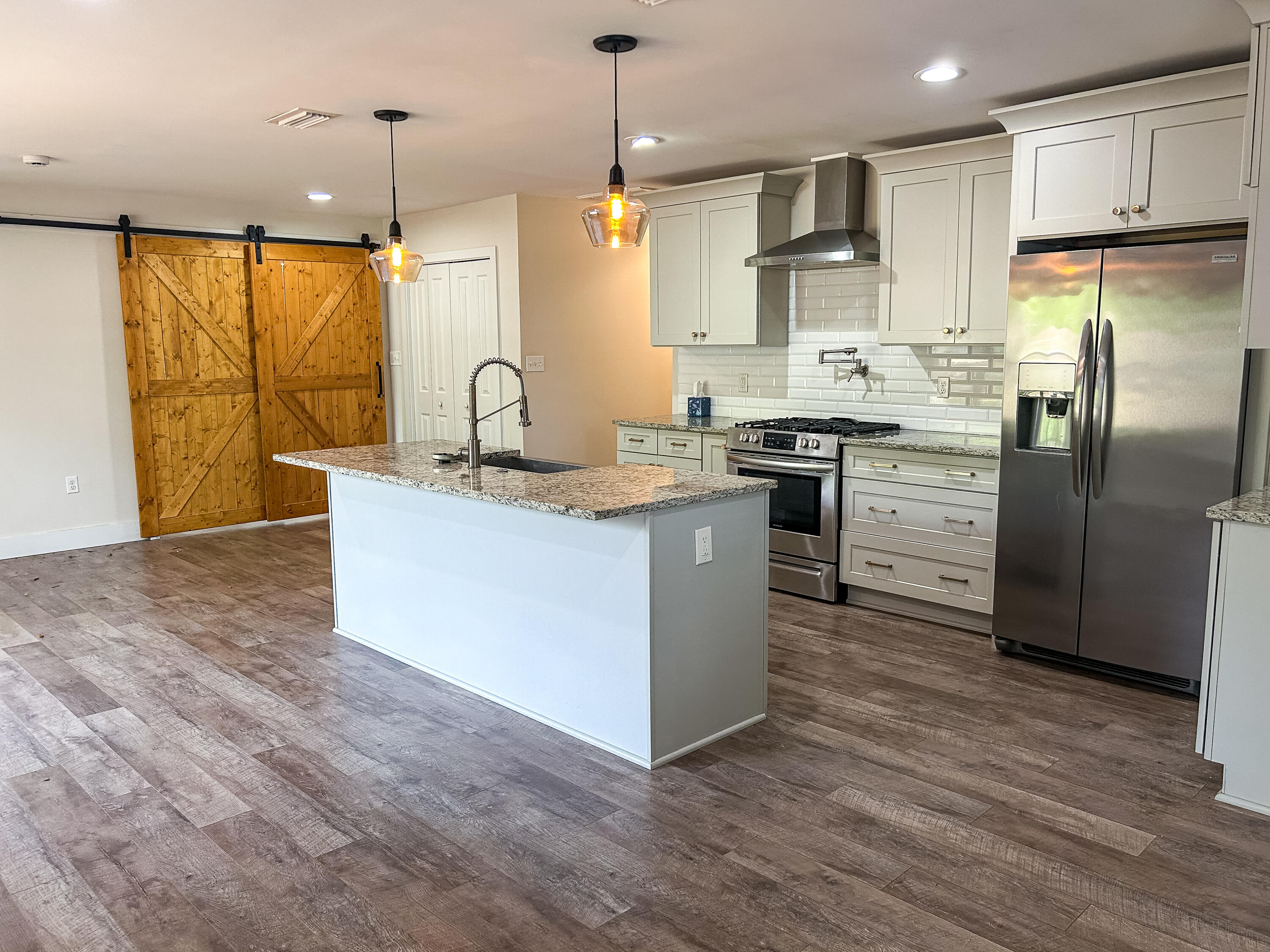 ELLIOTTS POINT 10TH ADDN - Residential Lease