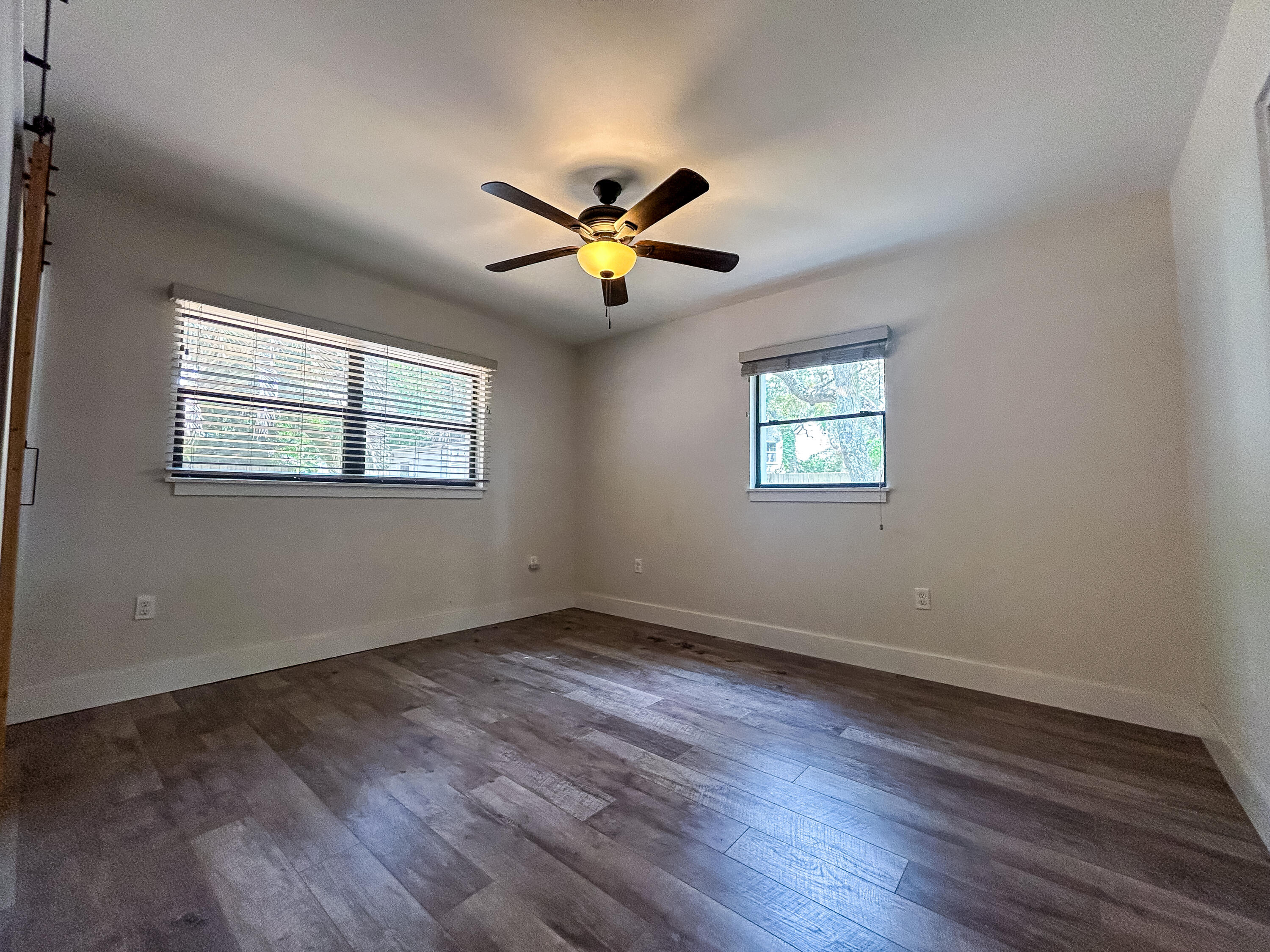 ELLIOTTS POINT 10TH ADDN - Residential Lease