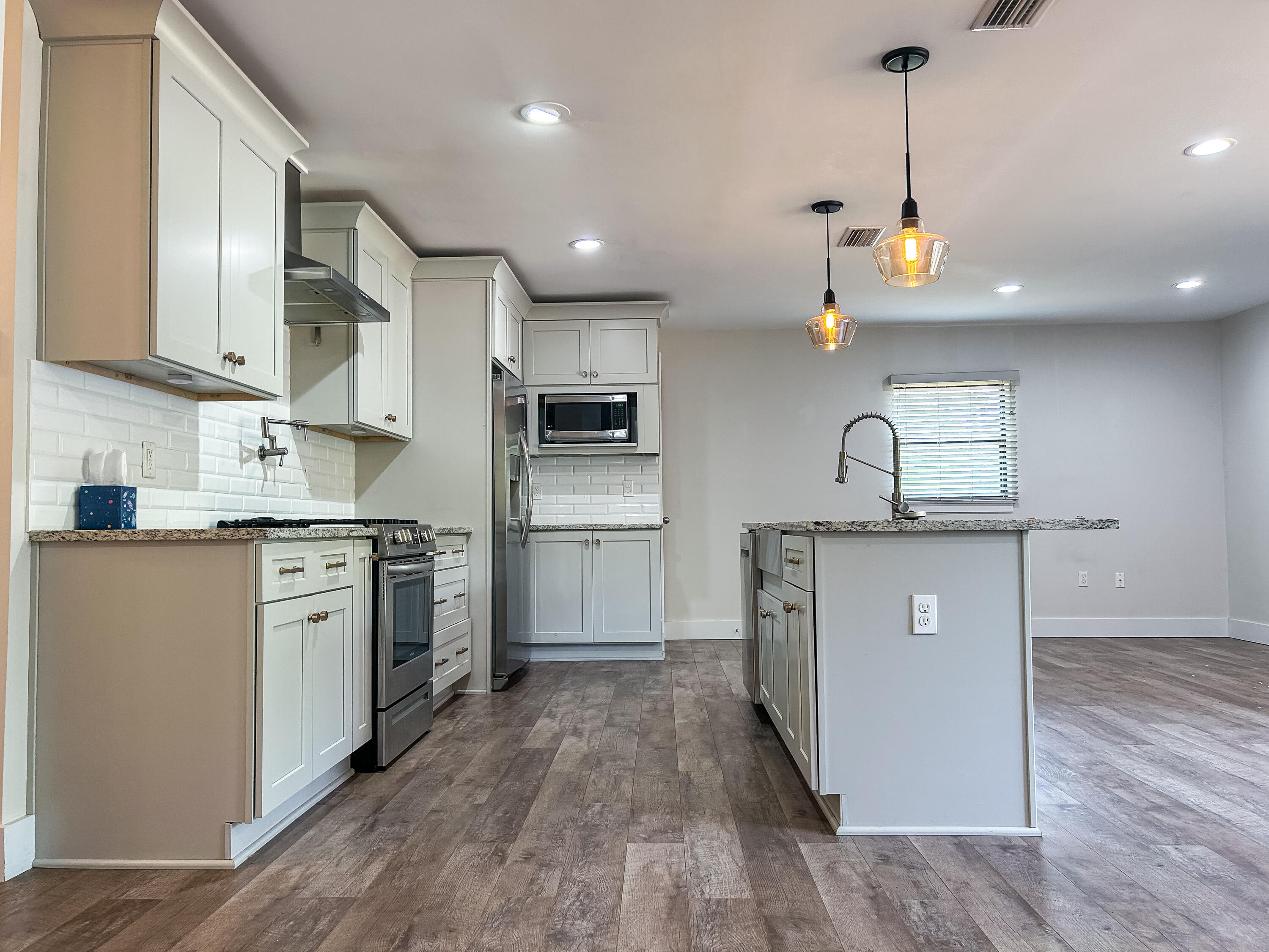 ELLIOTTS POINT 10TH ADDN - Residential Lease