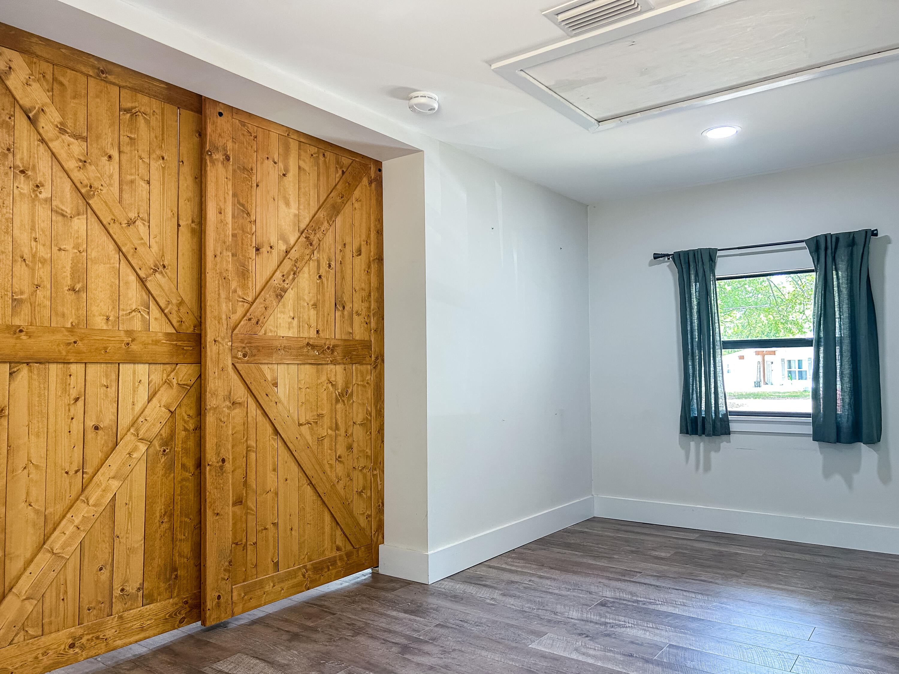ELLIOTTS POINT 10TH ADDN - Residential Lease