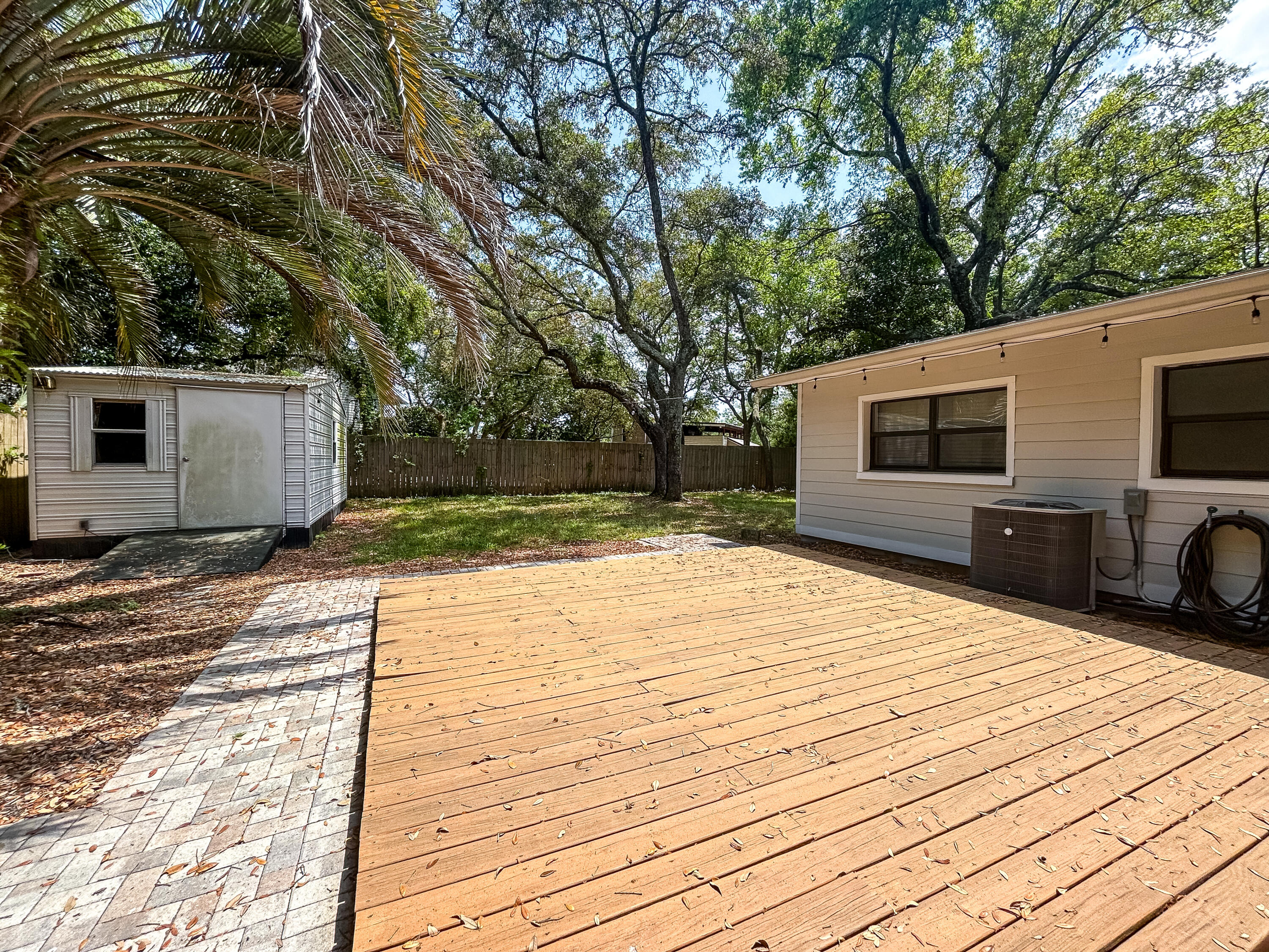 ELLIOTTS POINT 10TH ADDN - Residential Lease