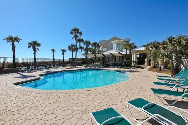 STERLING SHORES - Residential