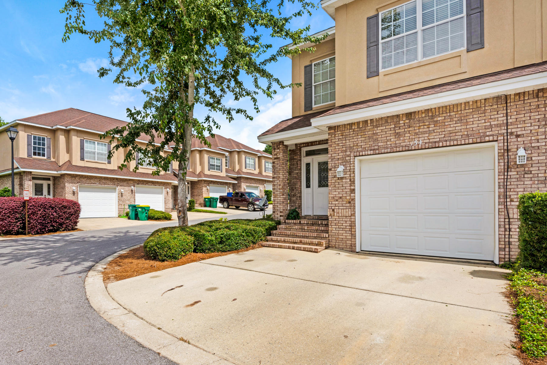 WALTON OAKS - Residential