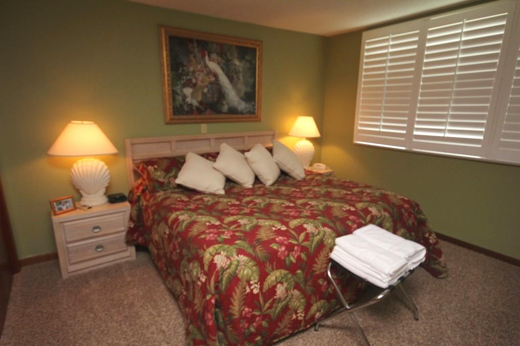 ISLANDER CONDO - Residential