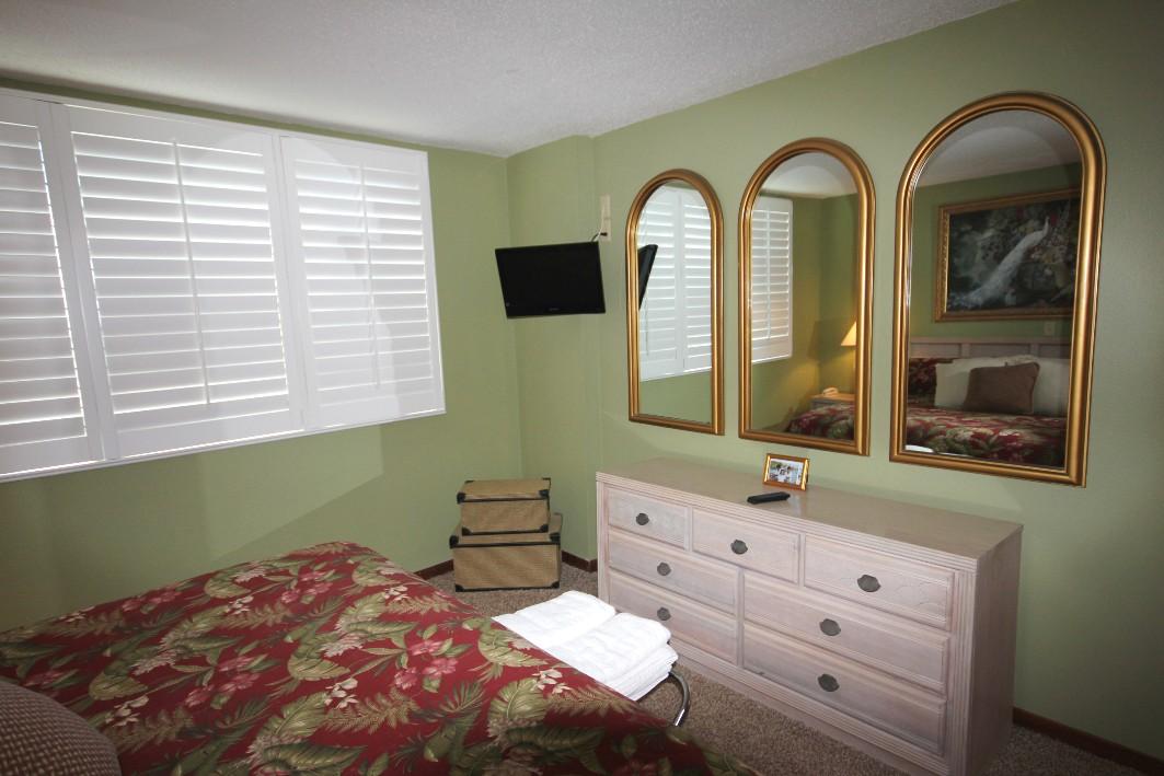 ISLANDER CONDO - Residential