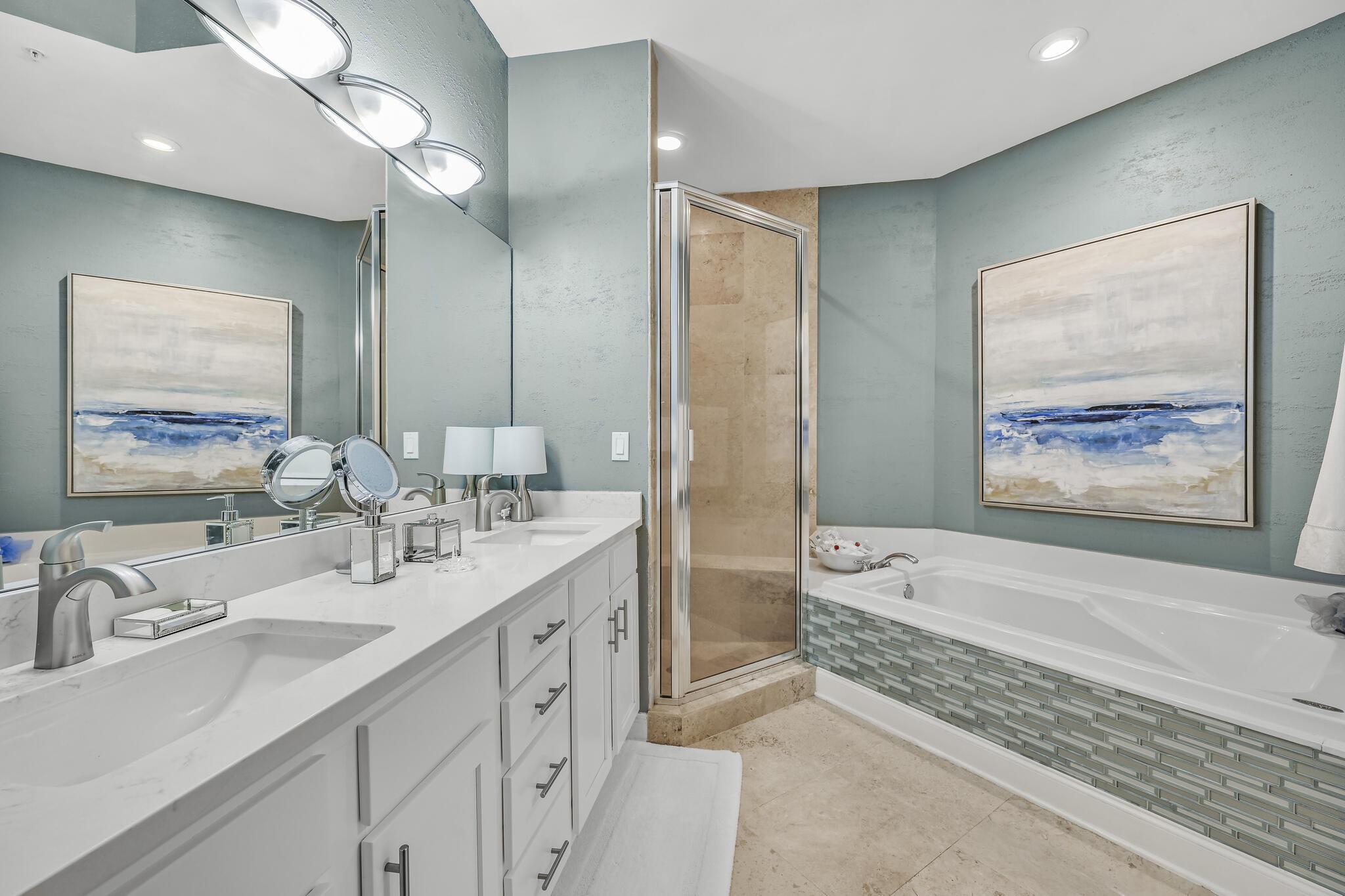 SILVER BEACH TOWERS - Residential