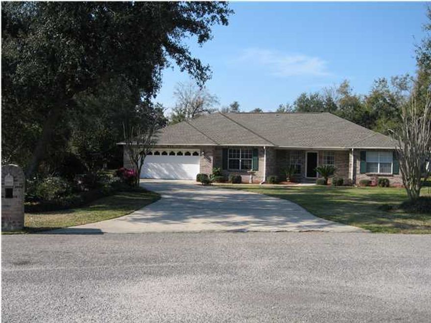 Custom built all brick home located on large cul-de-sac lot in Robledal Estates, surrounded by oaks and beautiful landscaping. This 3 BED/2 BA home is a split plan with cathedral ceilings in main living area, trey ceiling in master suite. Tile floors in foyer, kitchen, breakfast nook, laundry & baths. Kitchen is large with an island and cabinets galore. Formal dining room, great room with brick fireplace. Master Suite with bright sitting area, master bath with his/her vanities, whirlpool garden tub, separate shower & oversized walk-in closet. Screened lanai overlooks a beautiful back yard & flower gardens!