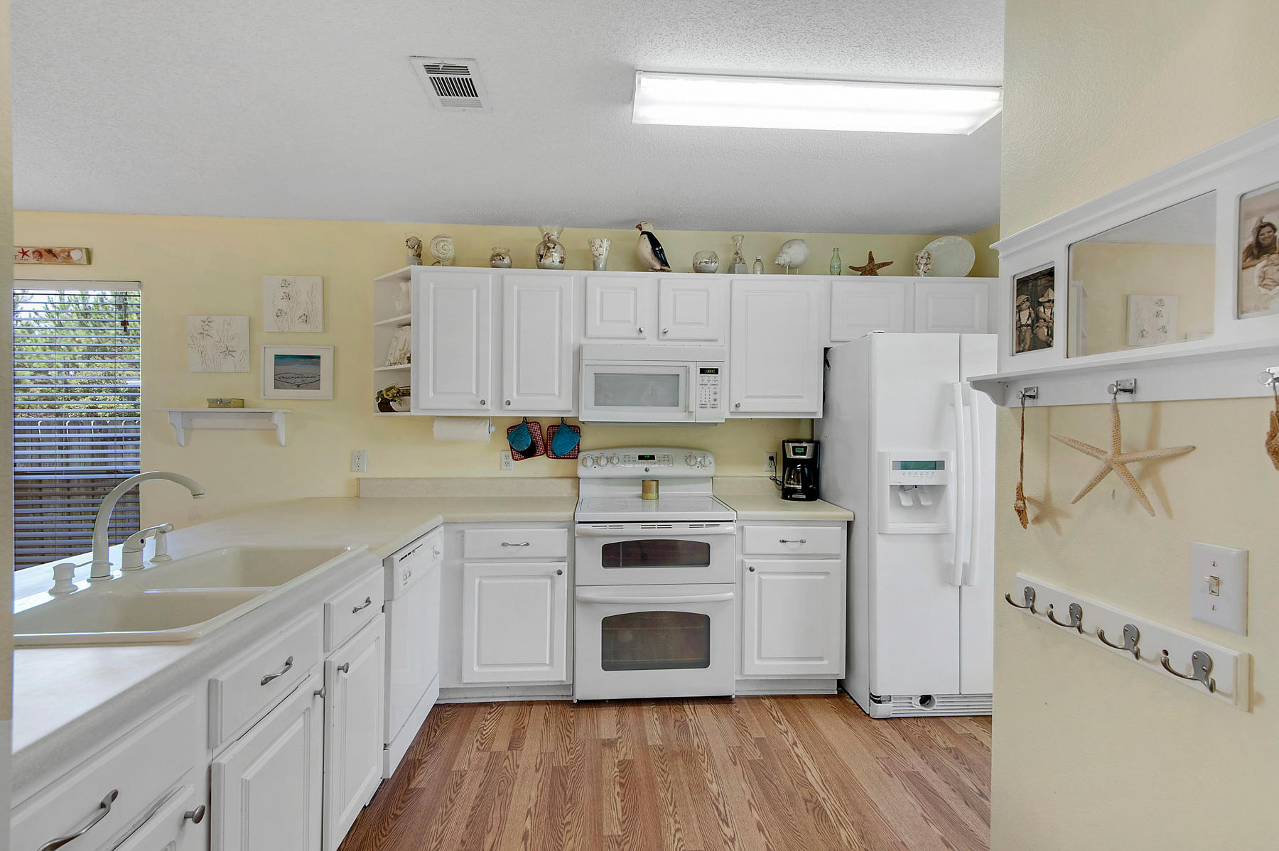 FLAMINGO VILLAGE Now know as Emerald Walk - Residential