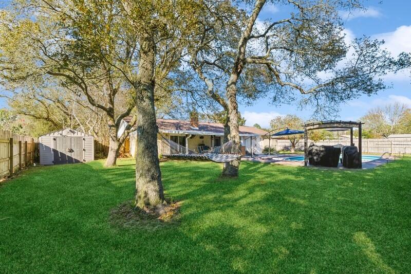 OAKRIDGE MANOR - Residential