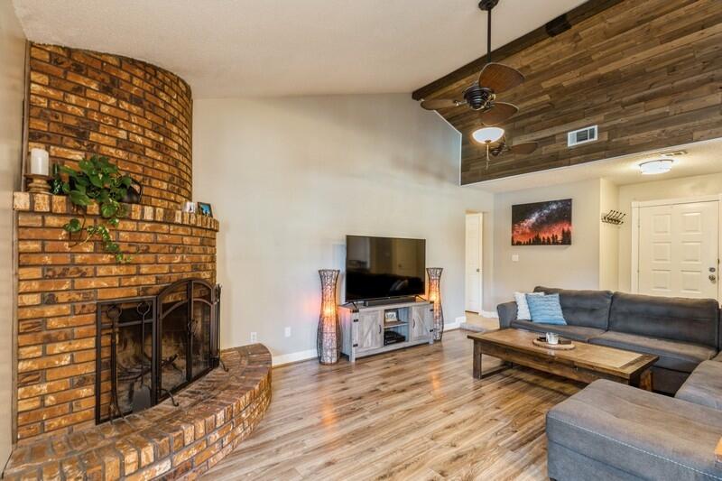 OAKRIDGE MANOR - Residential