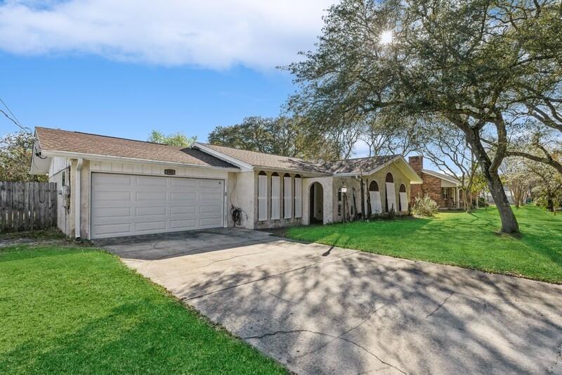 OAKRIDGE MANOR - Residential