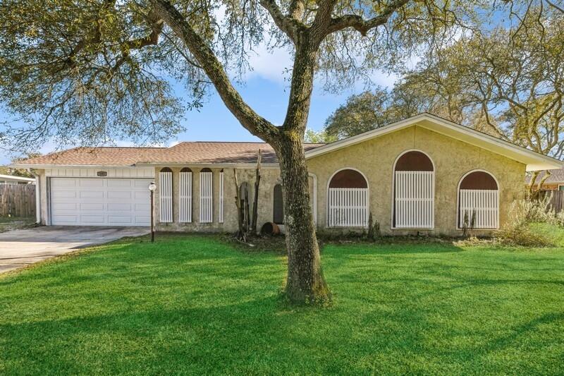 OAKRIDGE MANOR - Residential