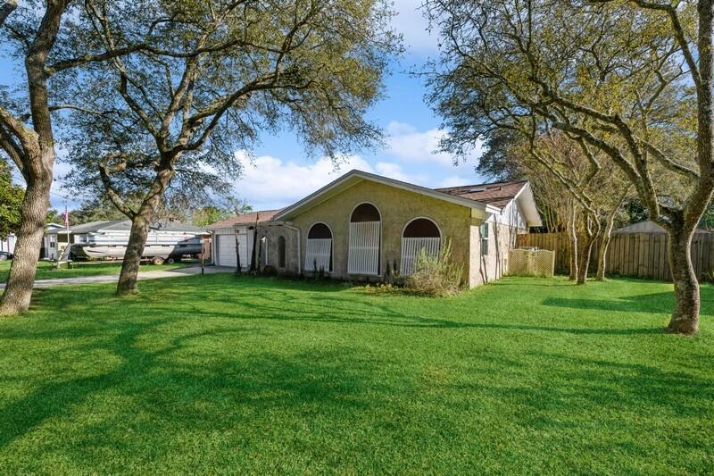 OAKRIDGE MANOR - Residential