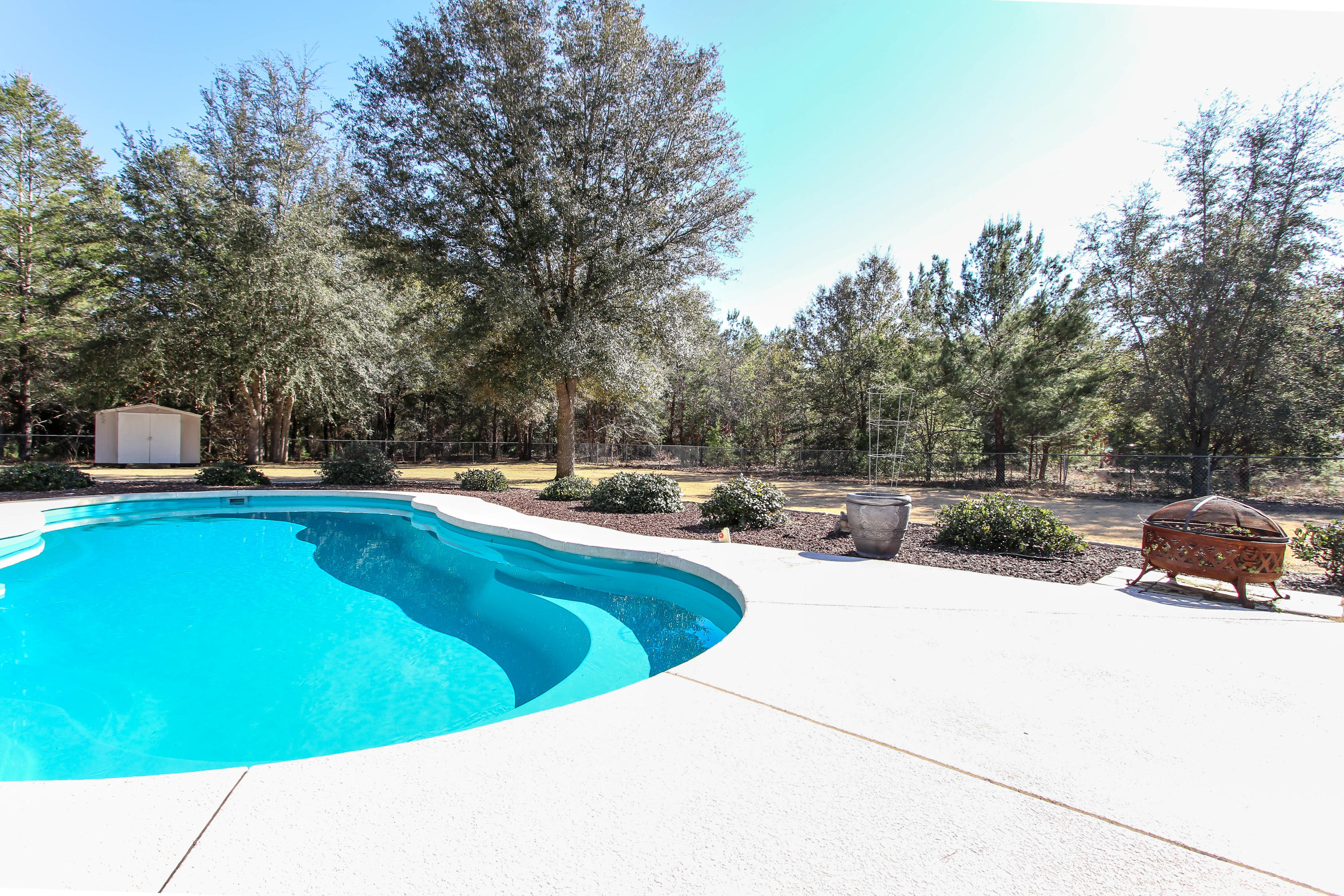 HAPPY HOLLOW - Residential