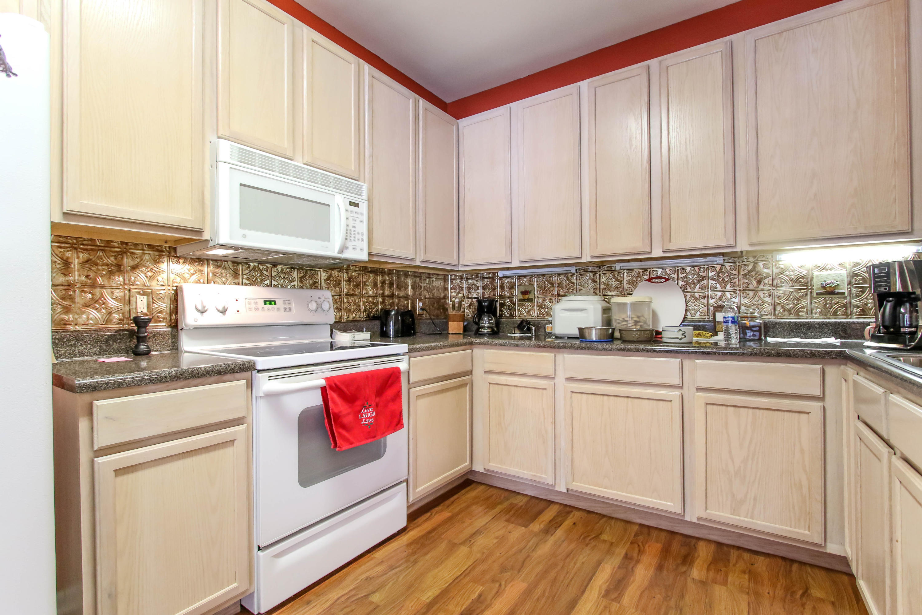 HAPPY HOLLOW - Residential