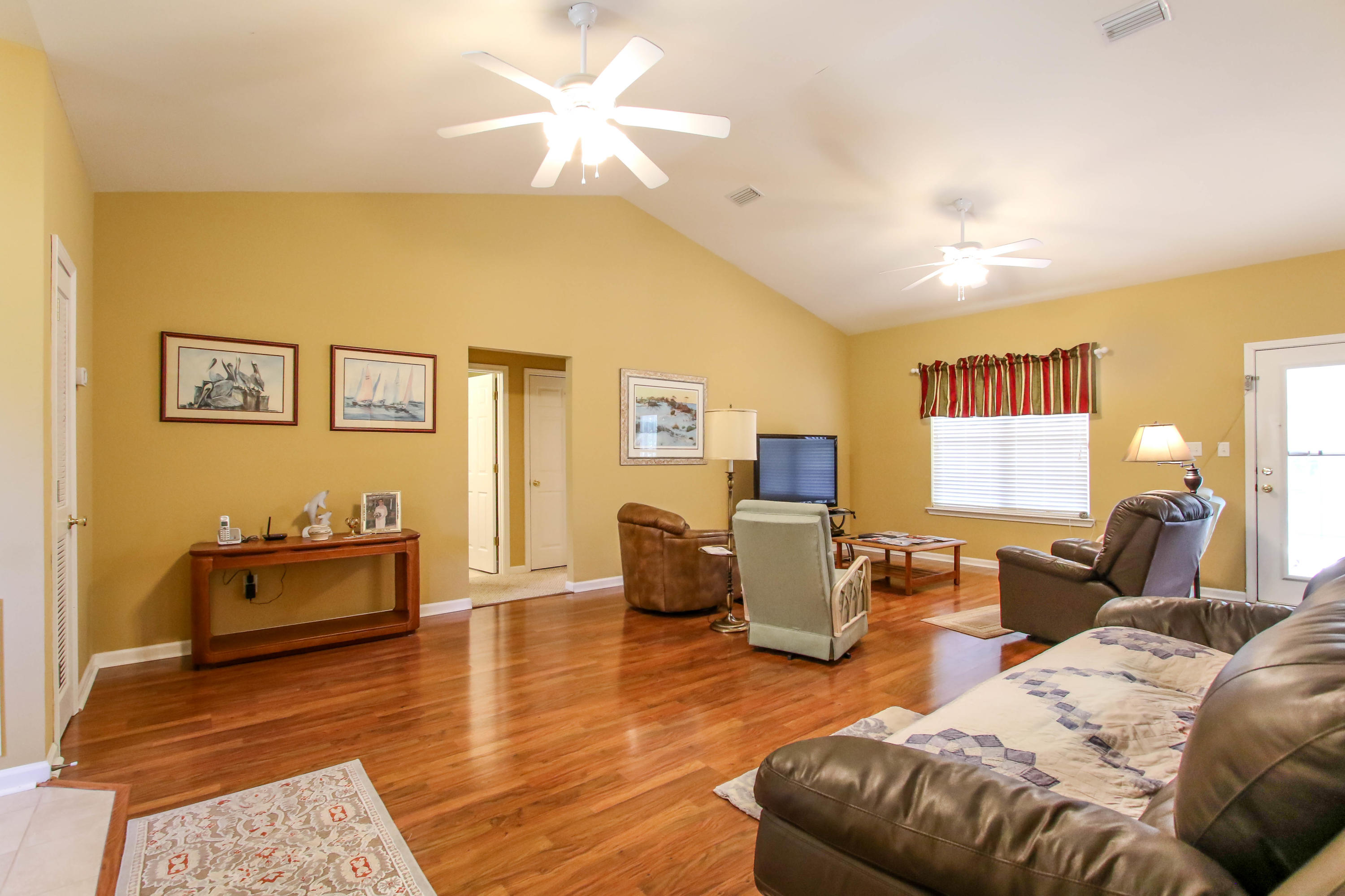 HAPPY HOLLOW - Residential