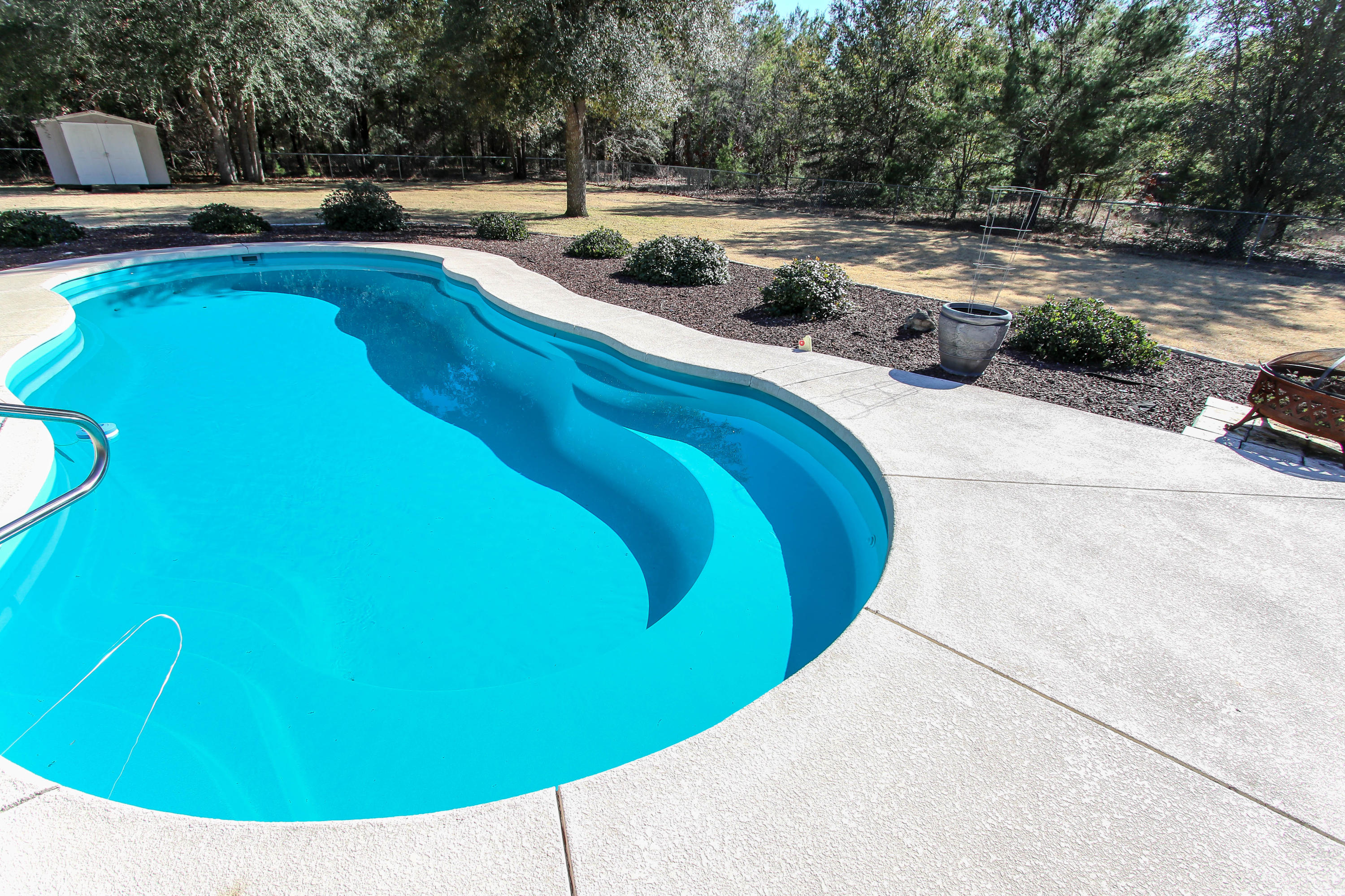 HAPPY HOLLOW - Residential