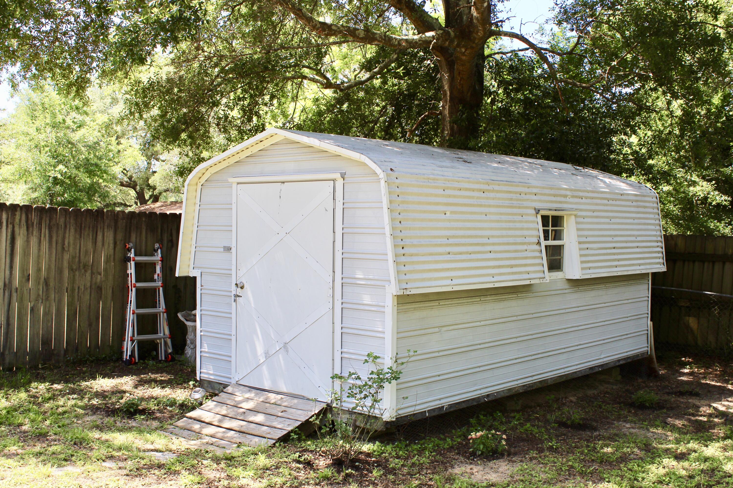CAROL ANNE MANOR - Residential