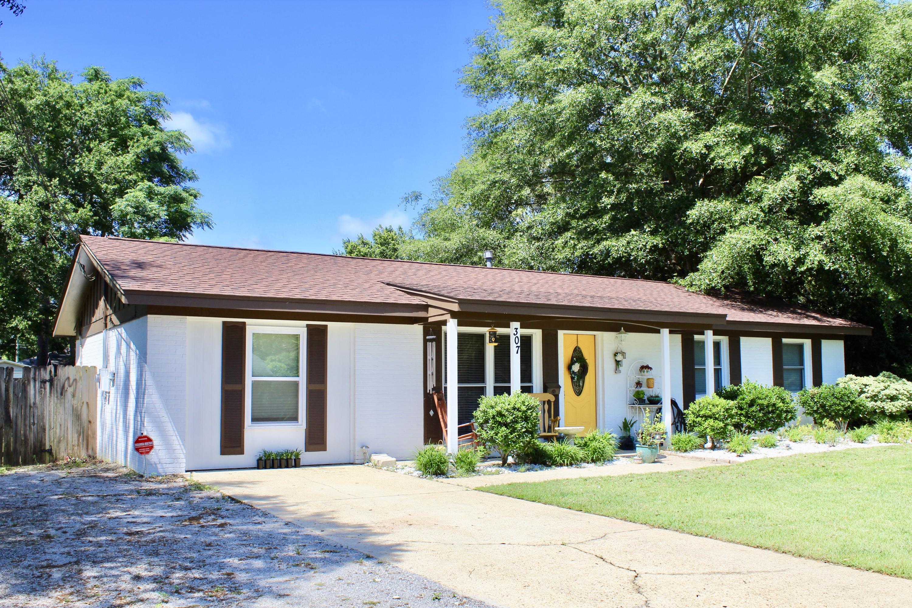 CAROL ANNE MANOR - Residential