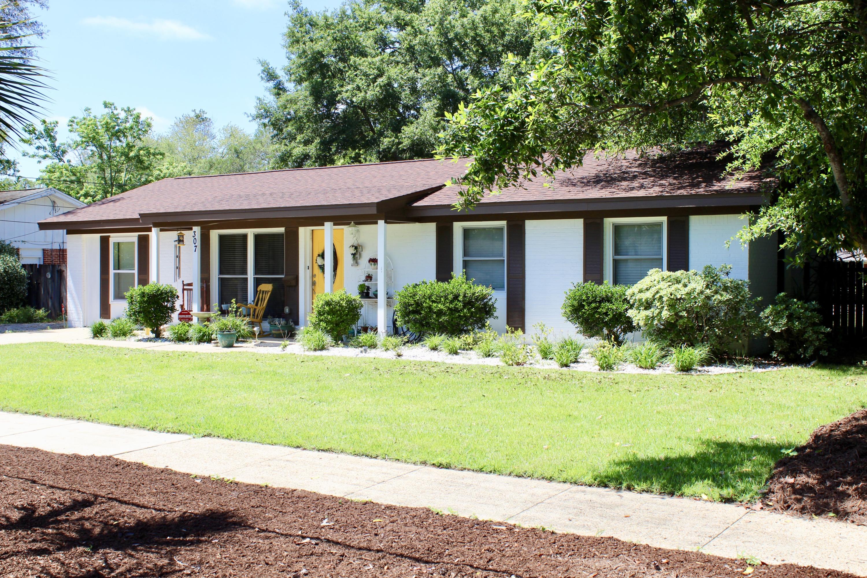 CAROL ANNE MANOR - Residential