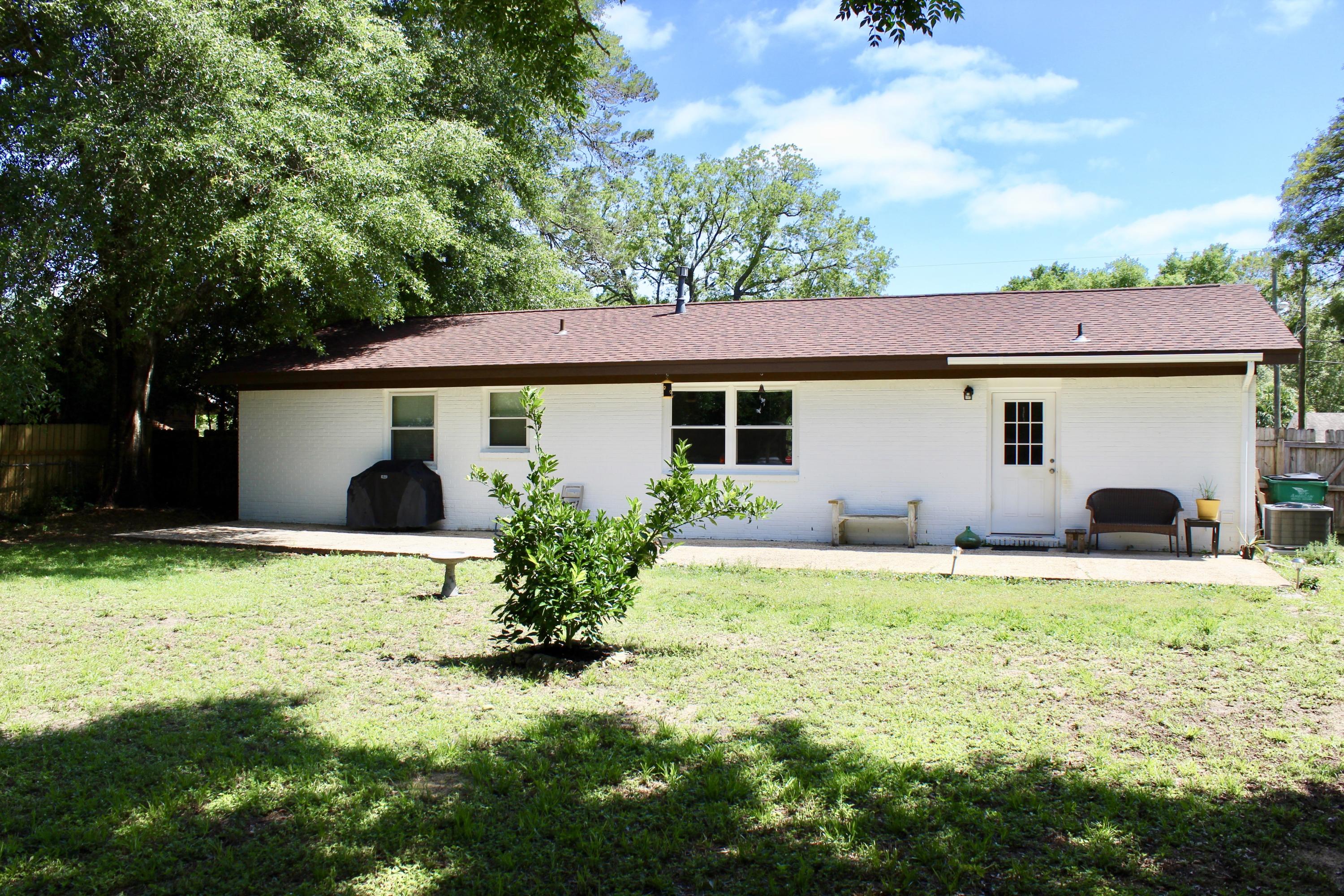 CAROL ANNE MANOR - Residential