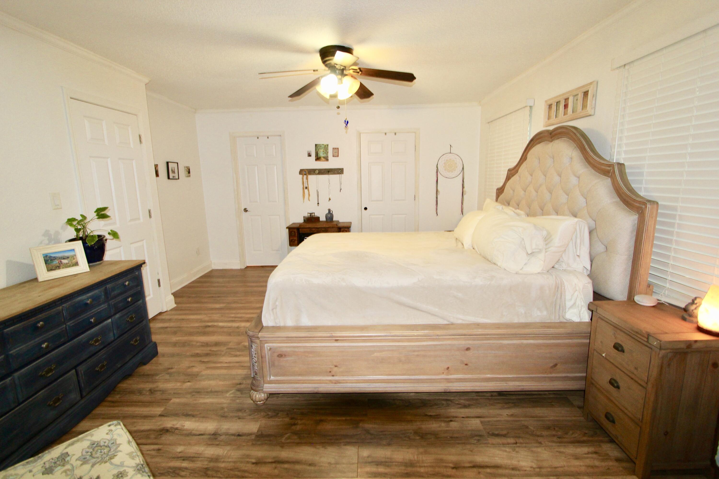 CAROL ANNE MANOR - Residential