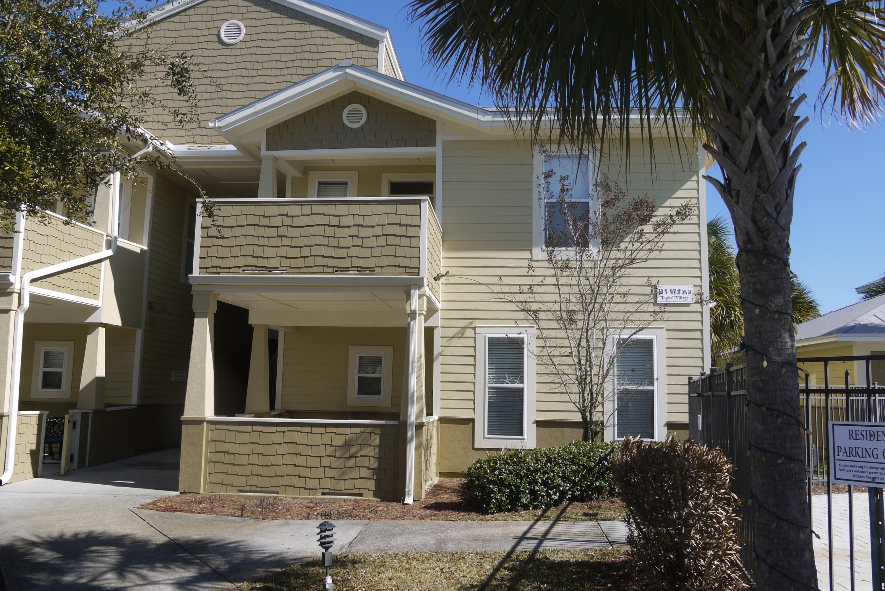 First floor condo in Topsail Village. This is one of the best spots in Topsail Village as it us located right next to the pool. This condo is offered furnished and it has been renovated.