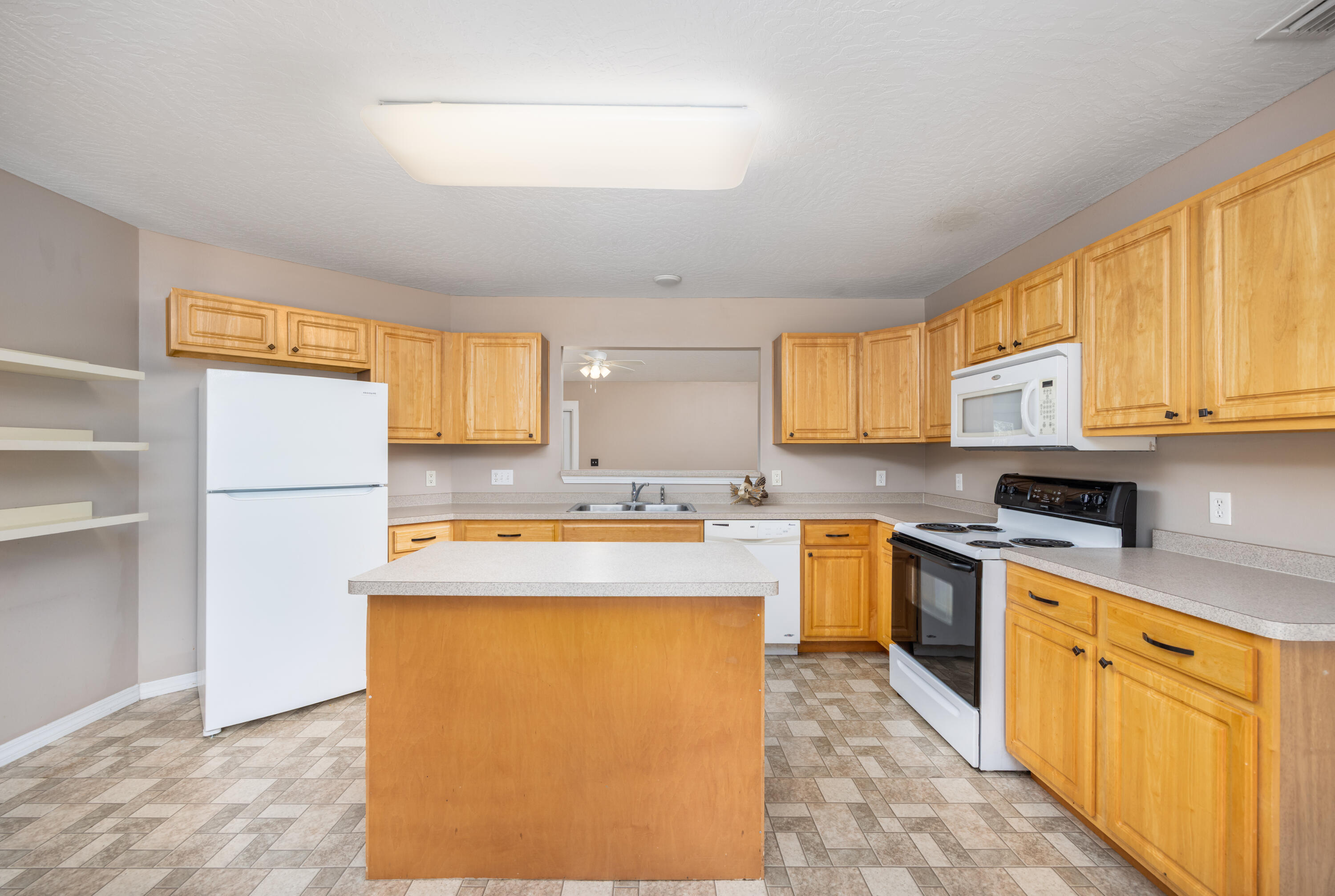 HOLLEY SHORES 1ST ADDN - Residential