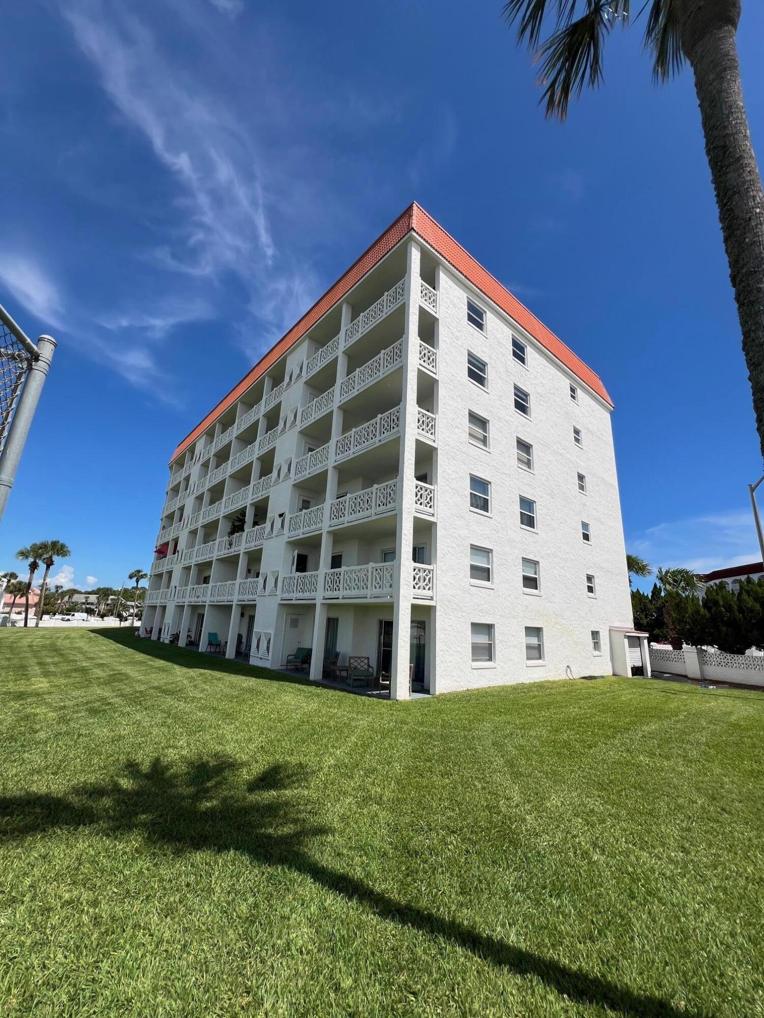 EL MATADOR CONDO - Residential